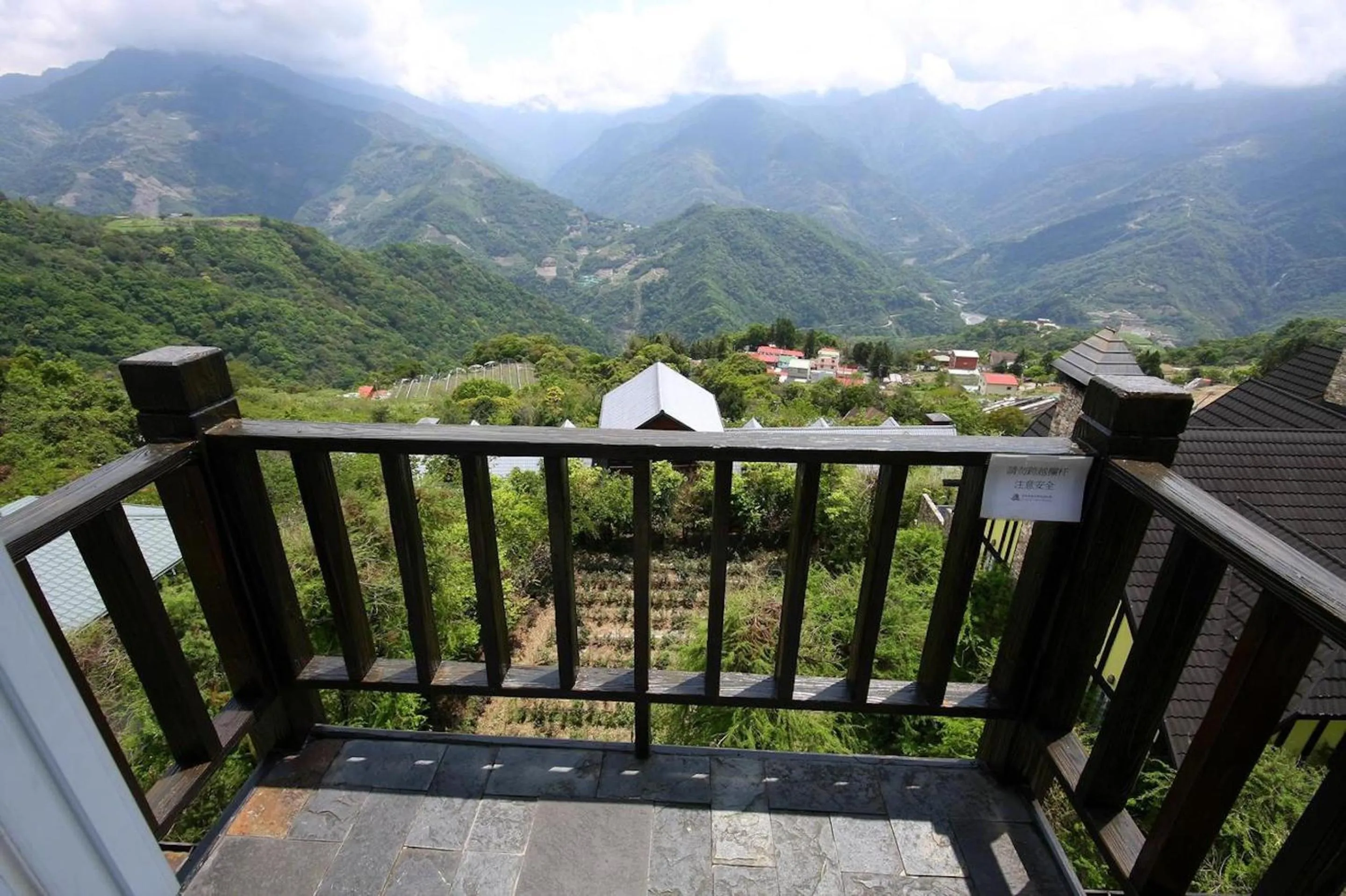 Decorative detail in Provence Rose Lodge