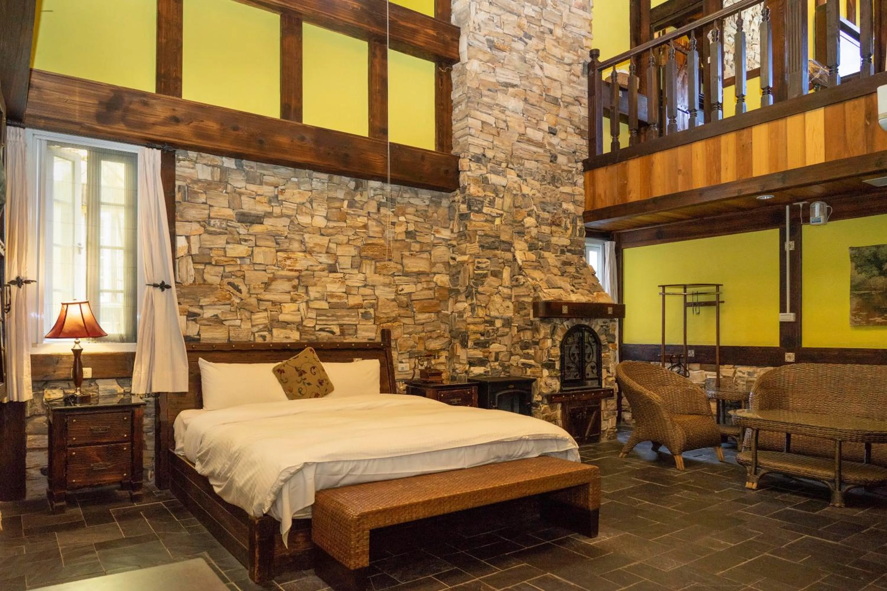 Photo of the whole room, Bed in Provence Rose Lodge