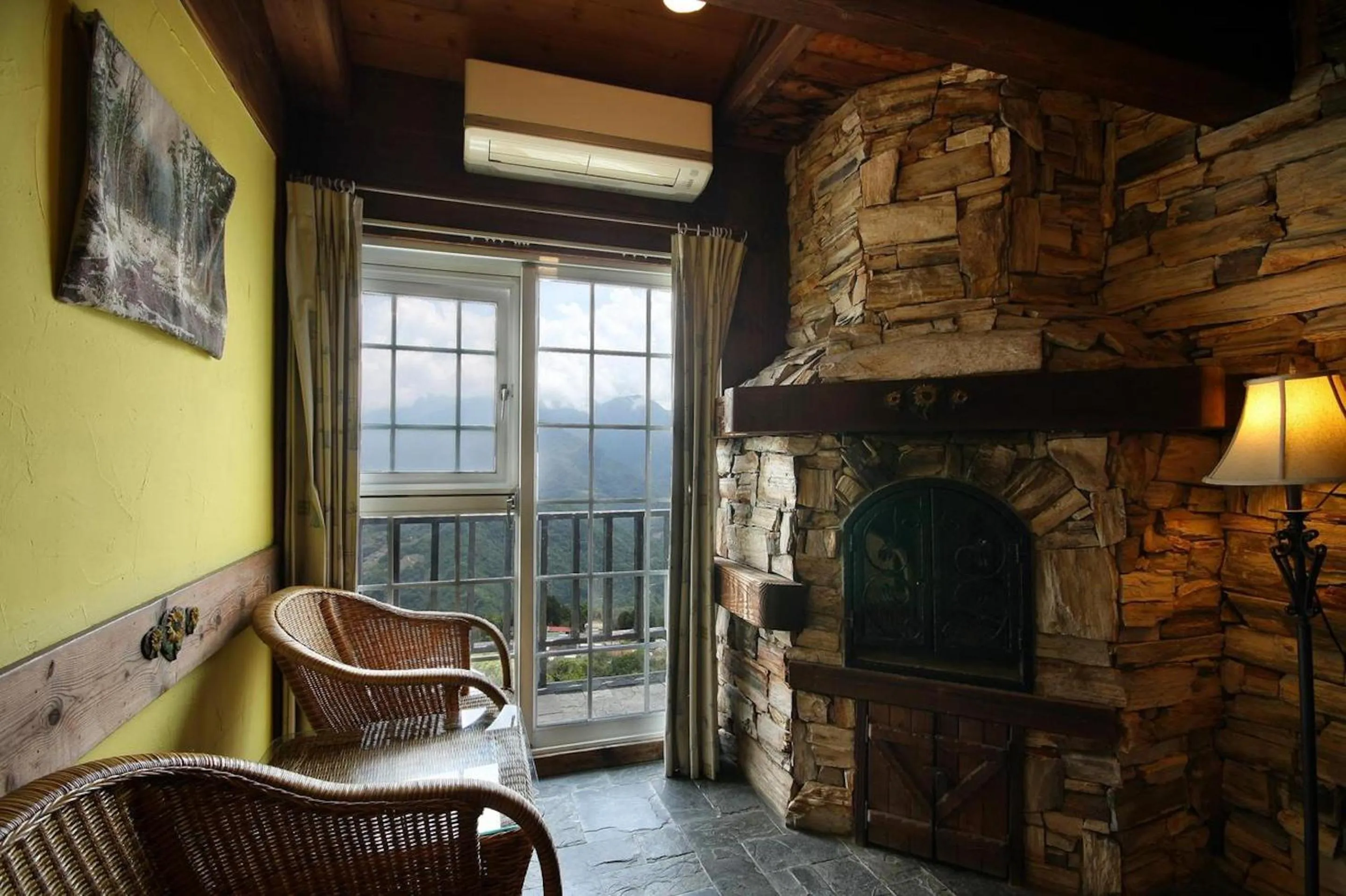 Decorative detail in Provence Rose Lodge