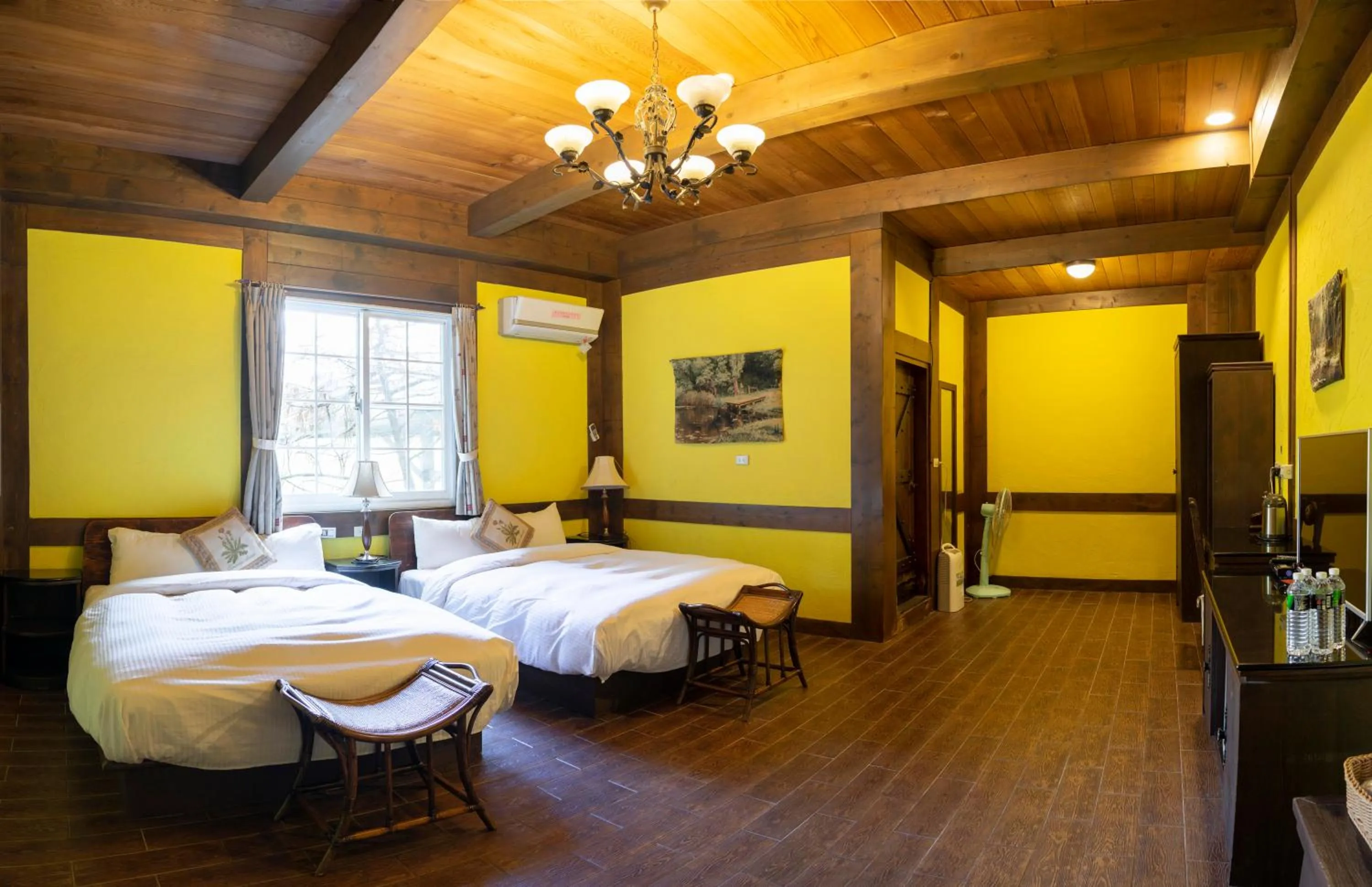 Photo of the whole room, Bed in Provence Rose Lodge