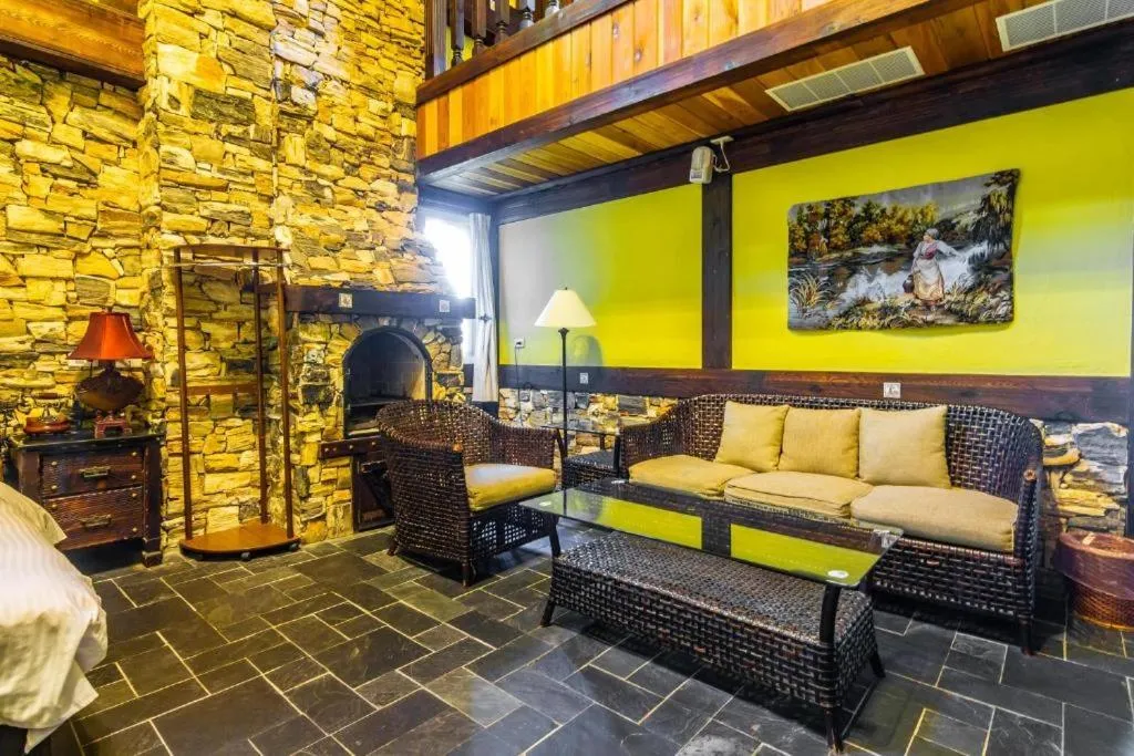 Living room in Provence Rose Lodge