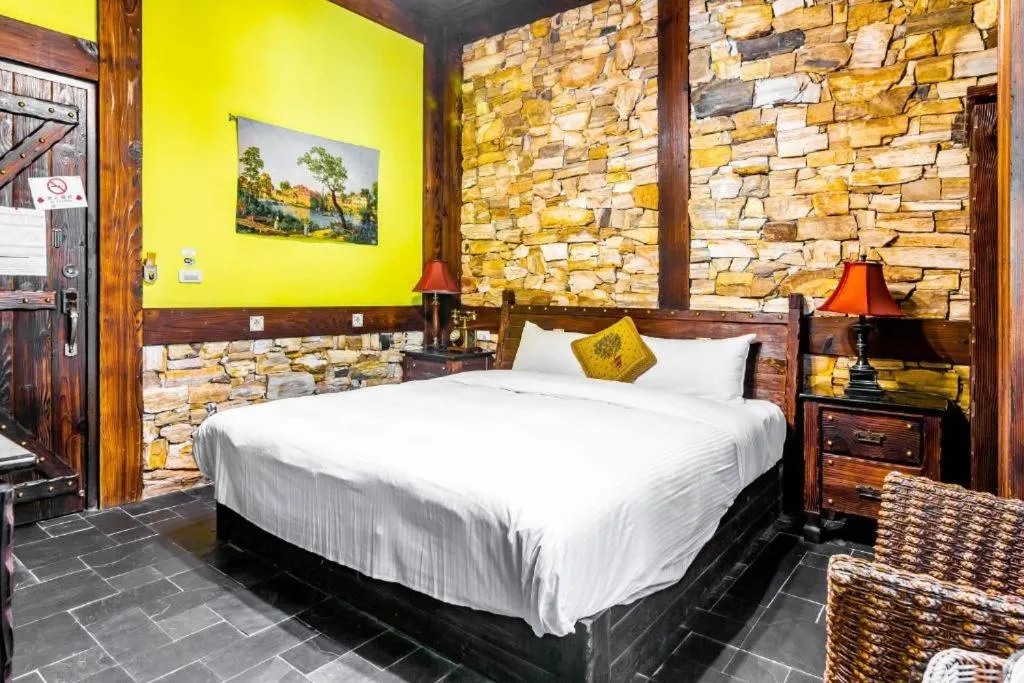 Bed in Provence Rose Lodge