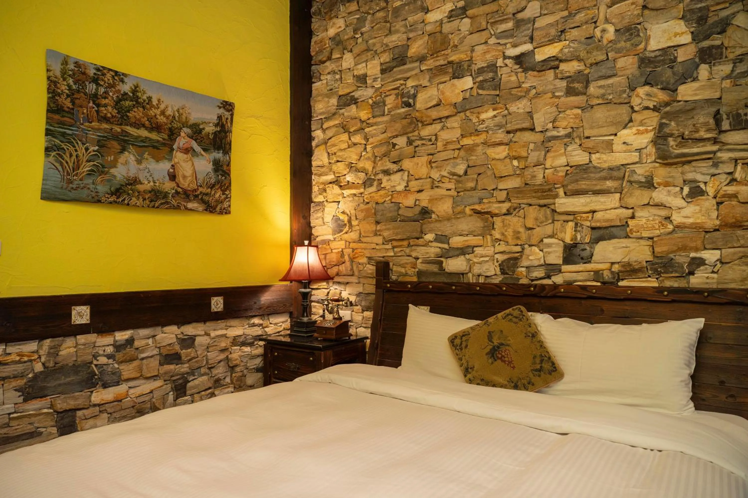 Bed in Provence Rose Lodge