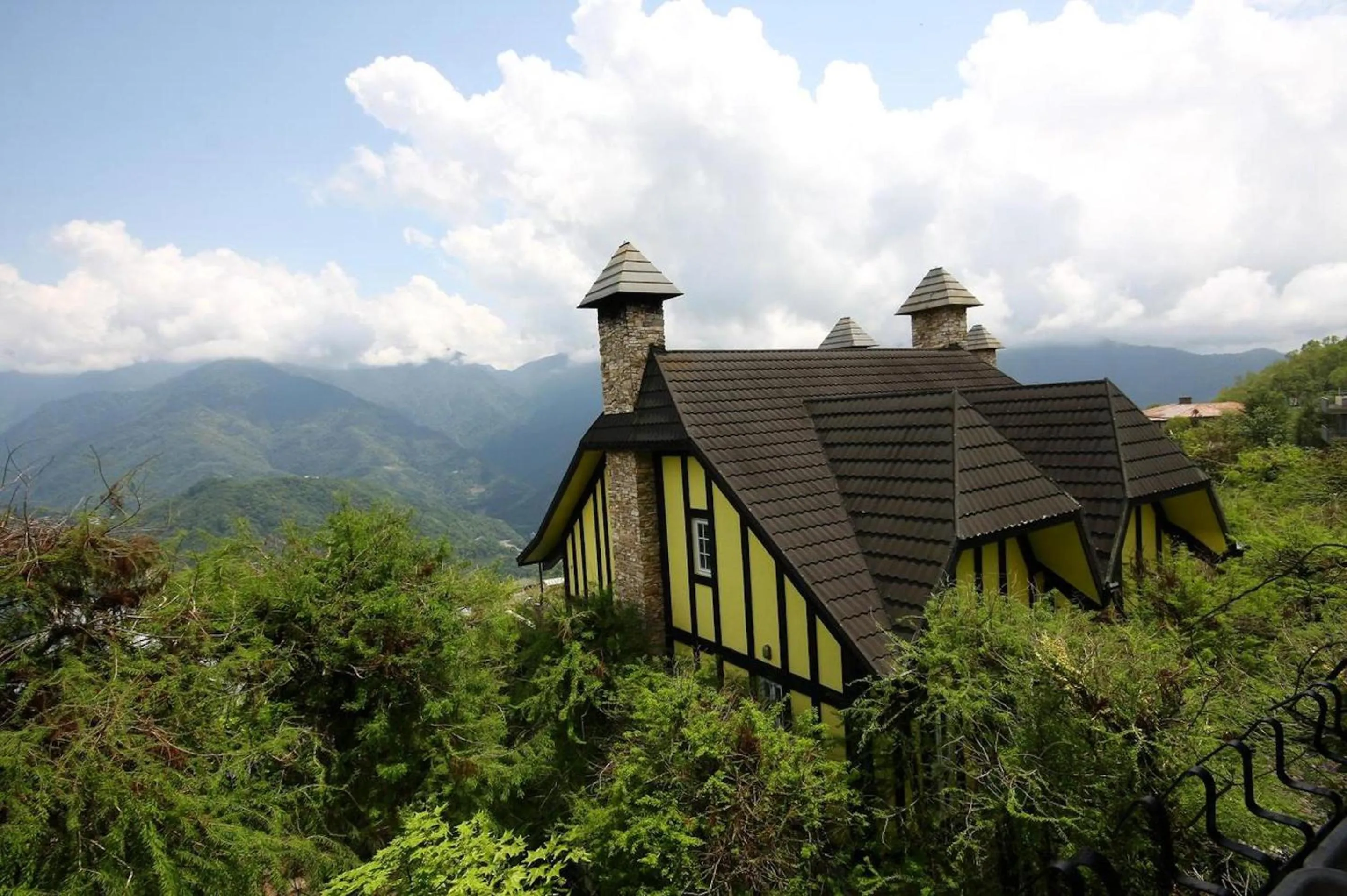 Decorative detail in Provence Rose Lodge