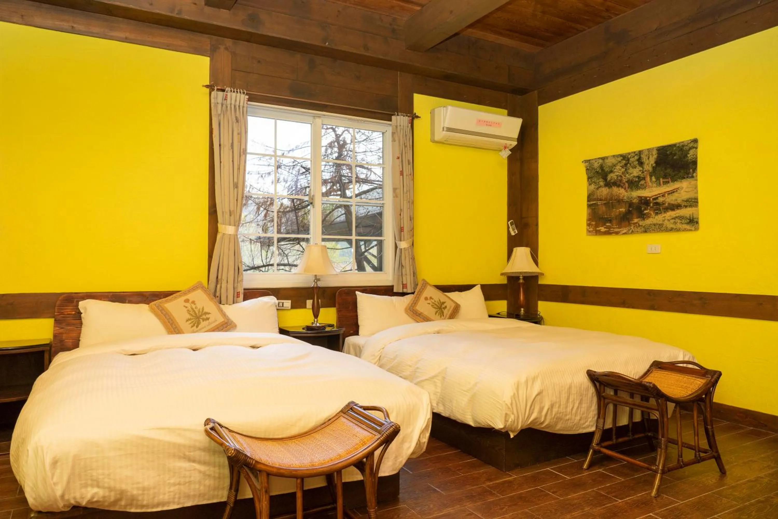 Bed in Provence Rose Lodge