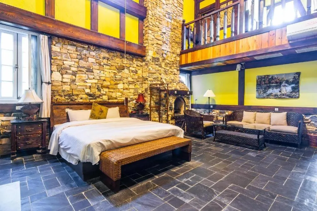 Bed in Provence Rose Lodge