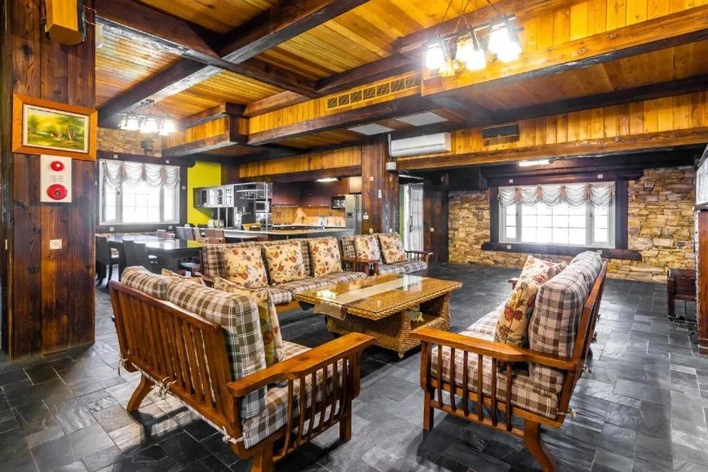 Photo of the whole room in Provence Rose Lodge