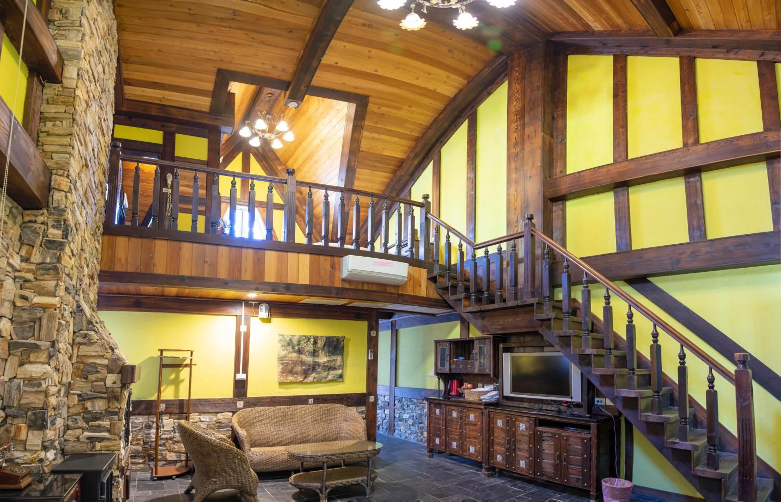 Photo of the whole room in Provence Rose Lodge