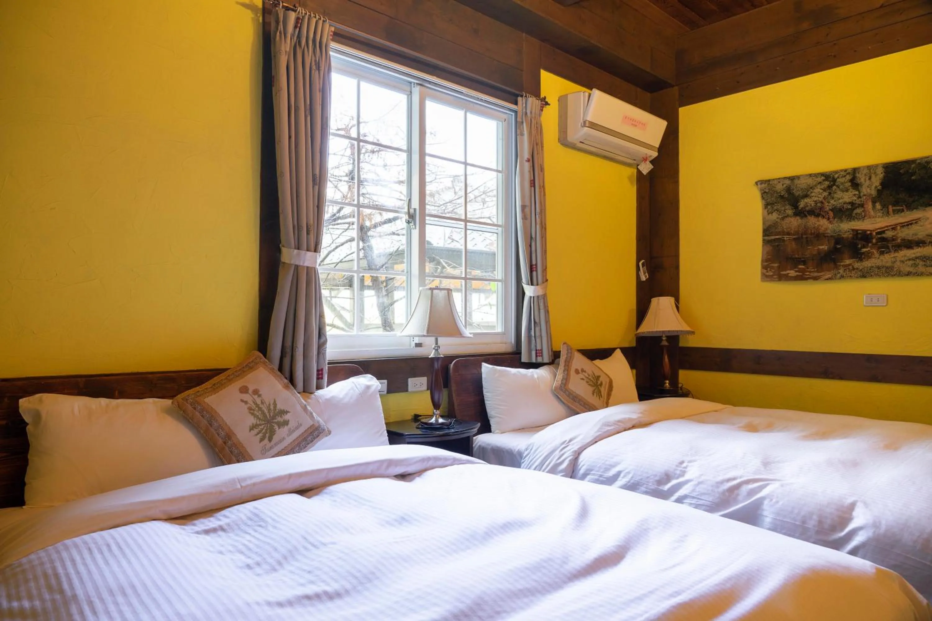 Decorative detail, Bed in Provence Rose Lodge