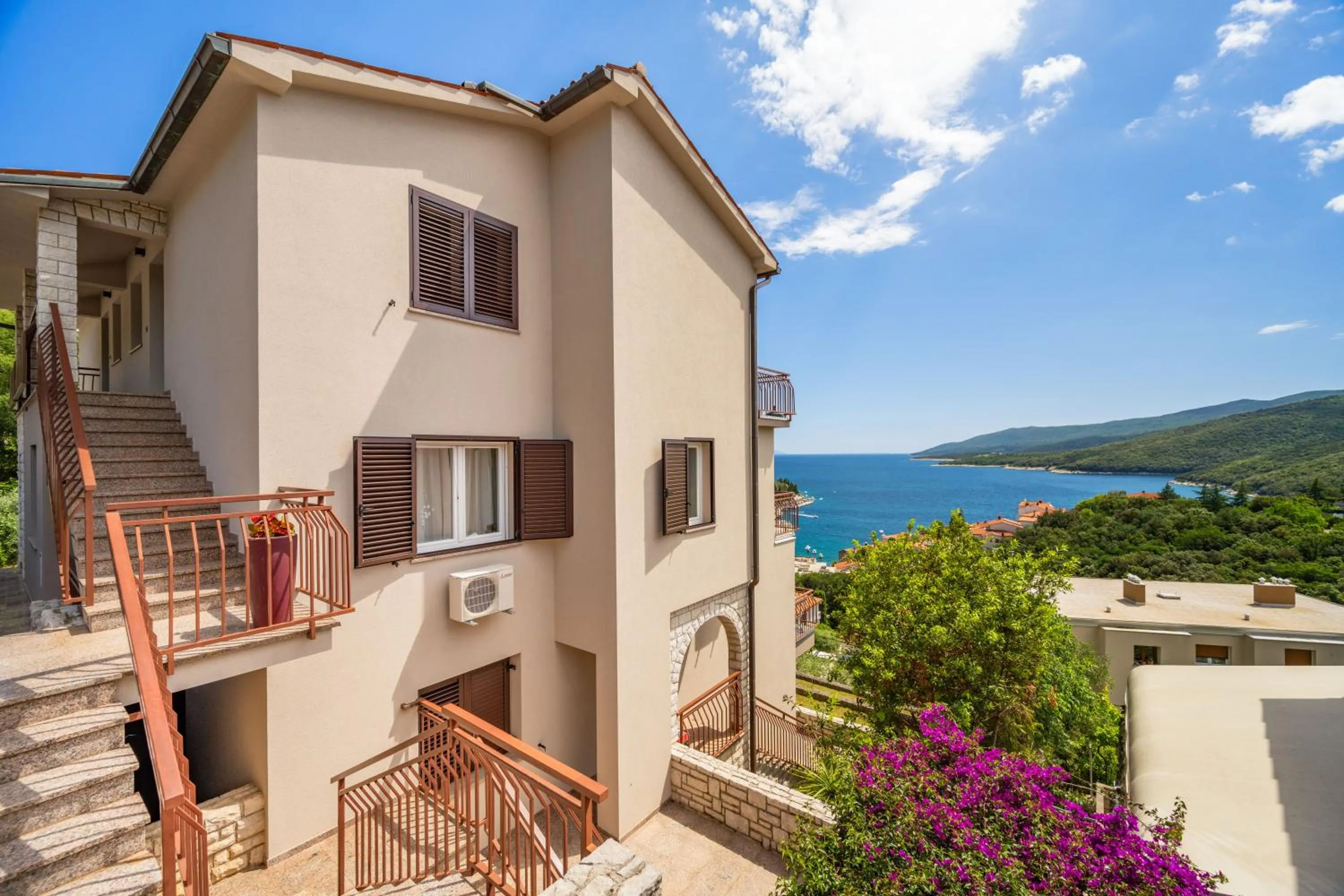 Property building in Apartment Zulijani Helis B5