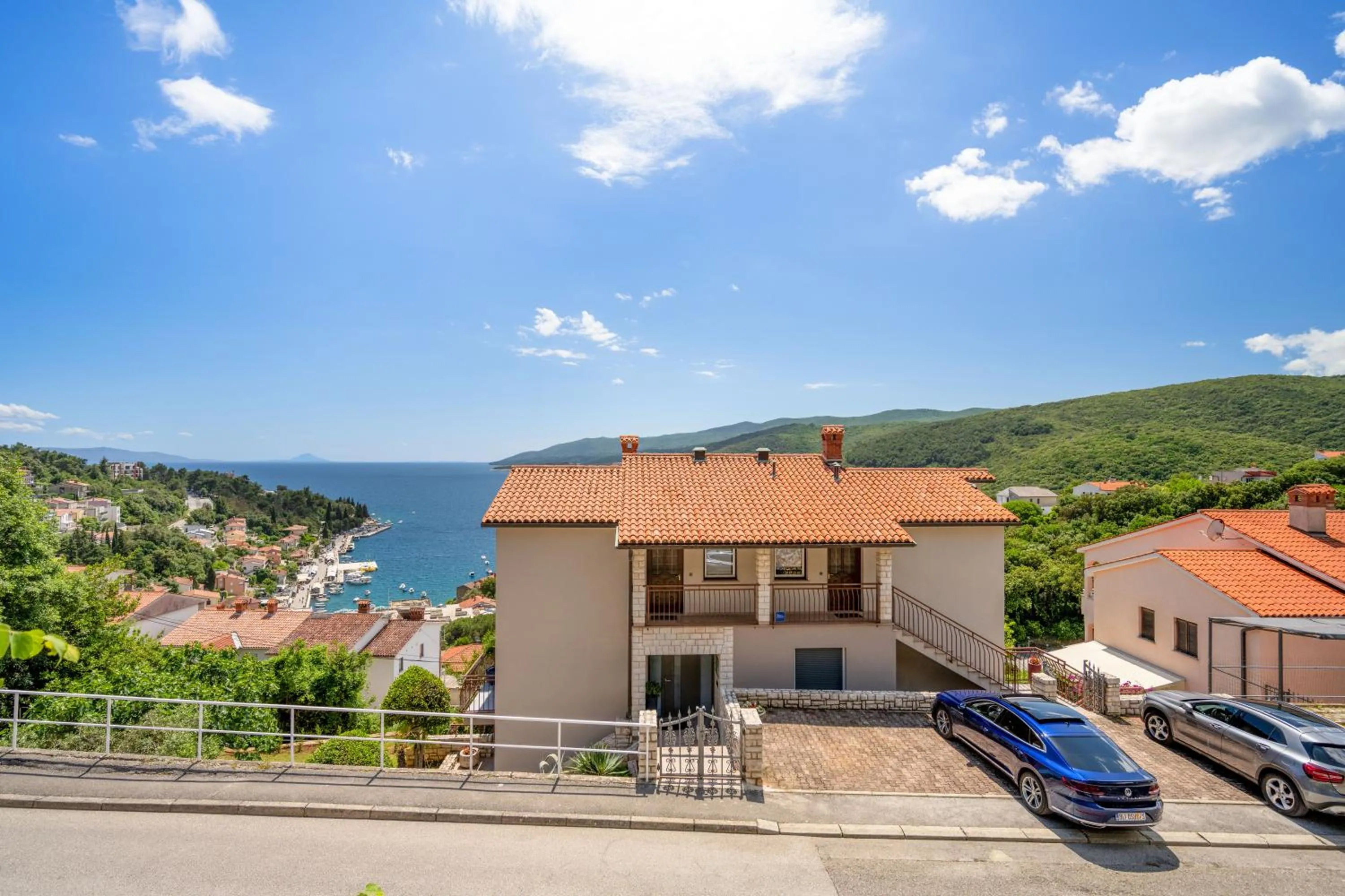 Property building in Apartment Zulijani Helis B5