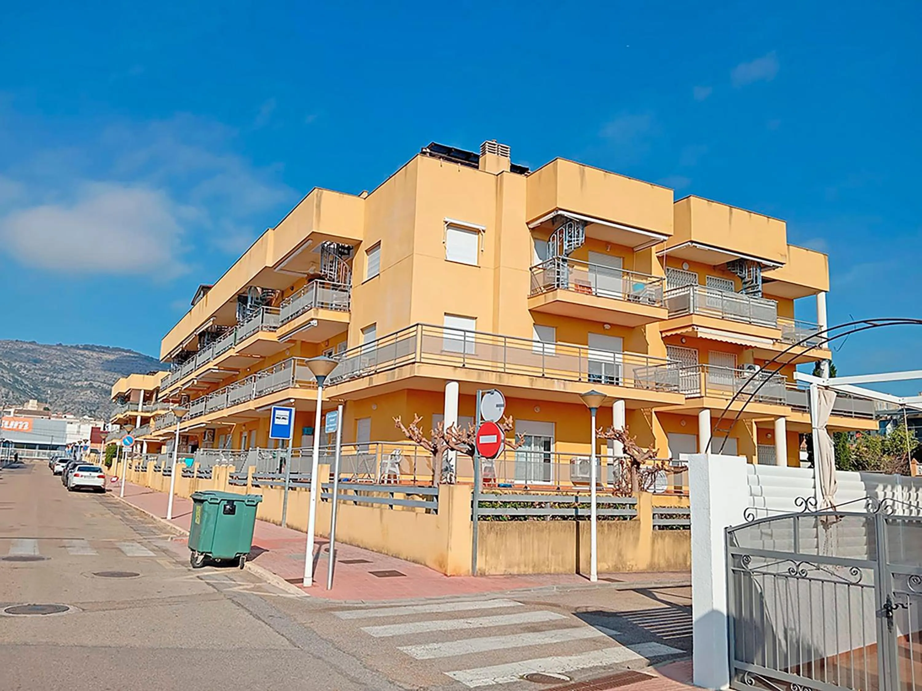 Property building in Apartamentos Los Almendros 3000