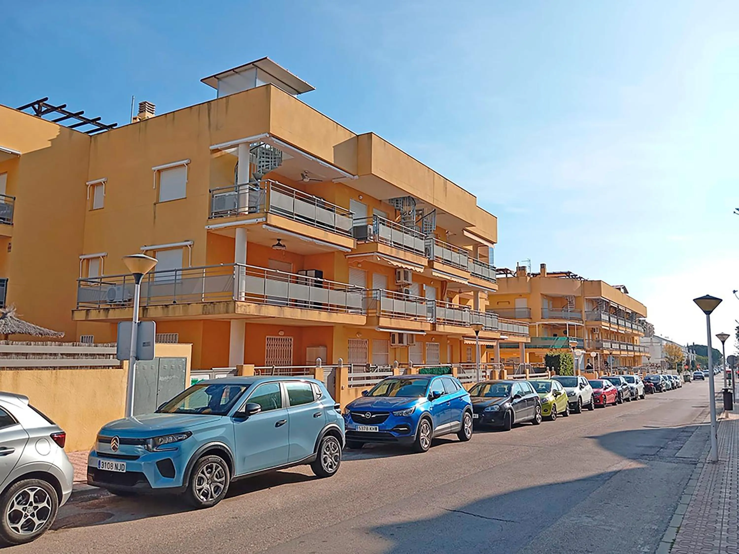 Property building in Apartamentos Los Almendros 3000