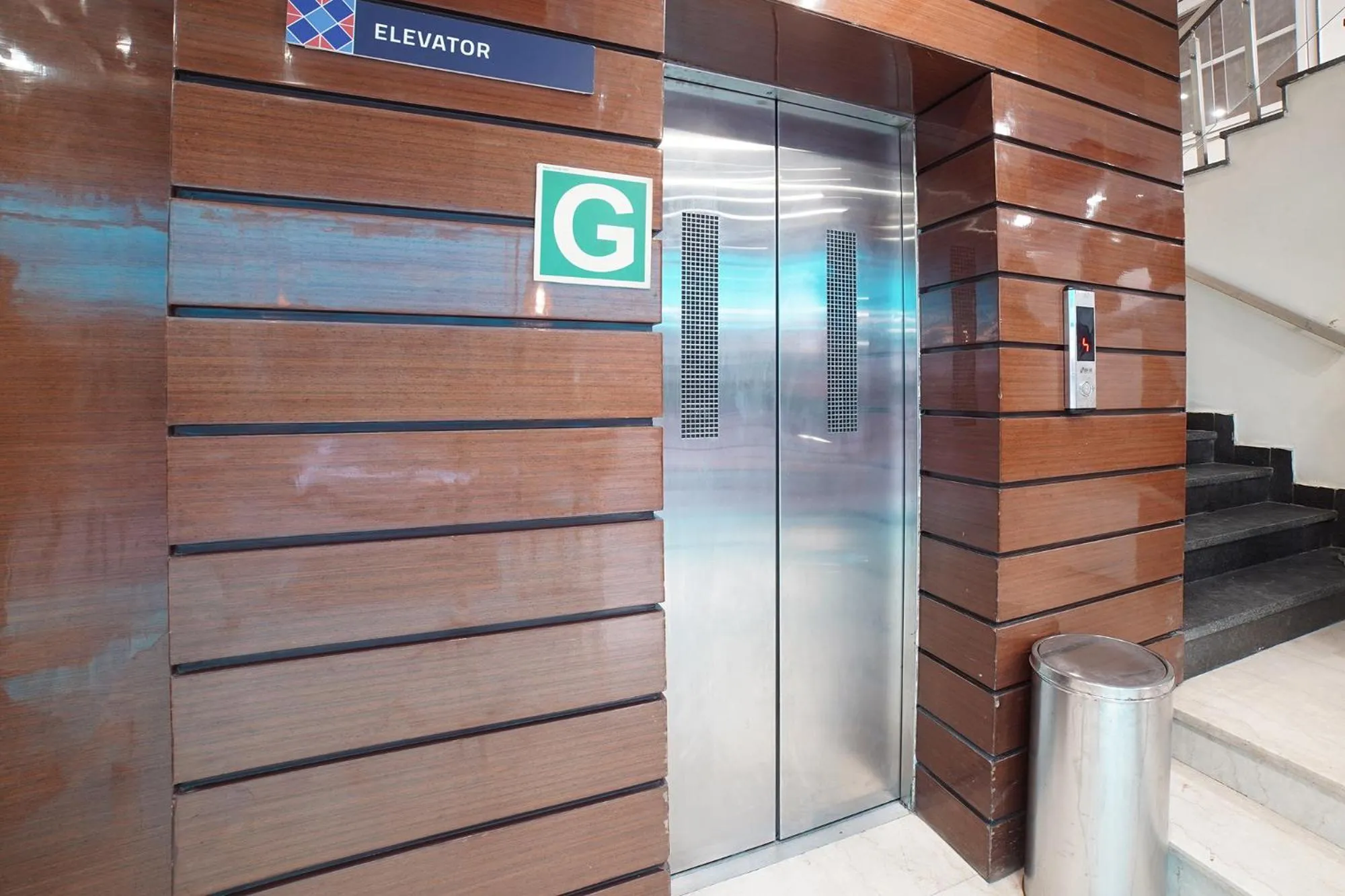 Lobby or reception in FabHotel Johri Regency