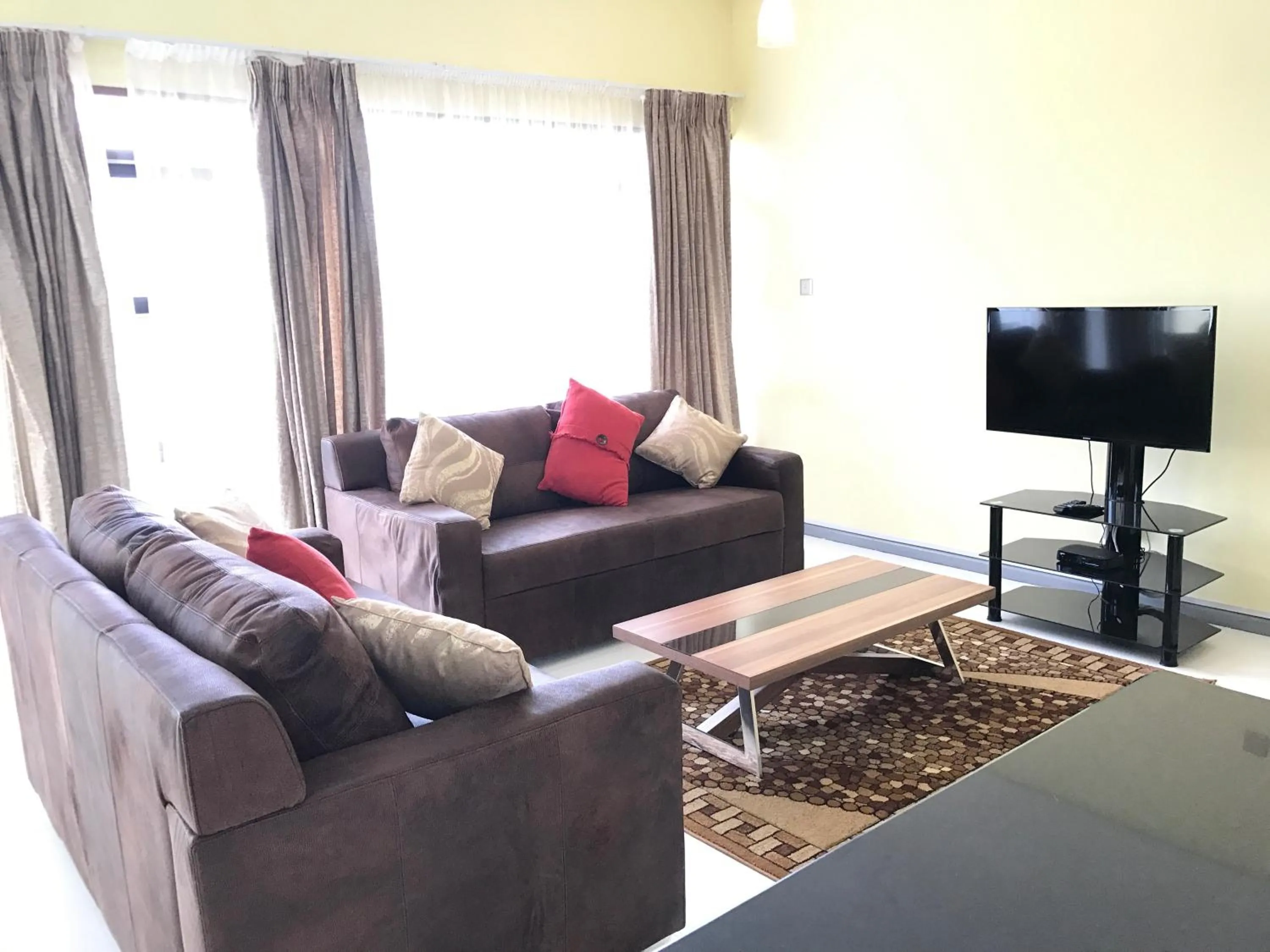 Area and facilities in Stoneridge Estate