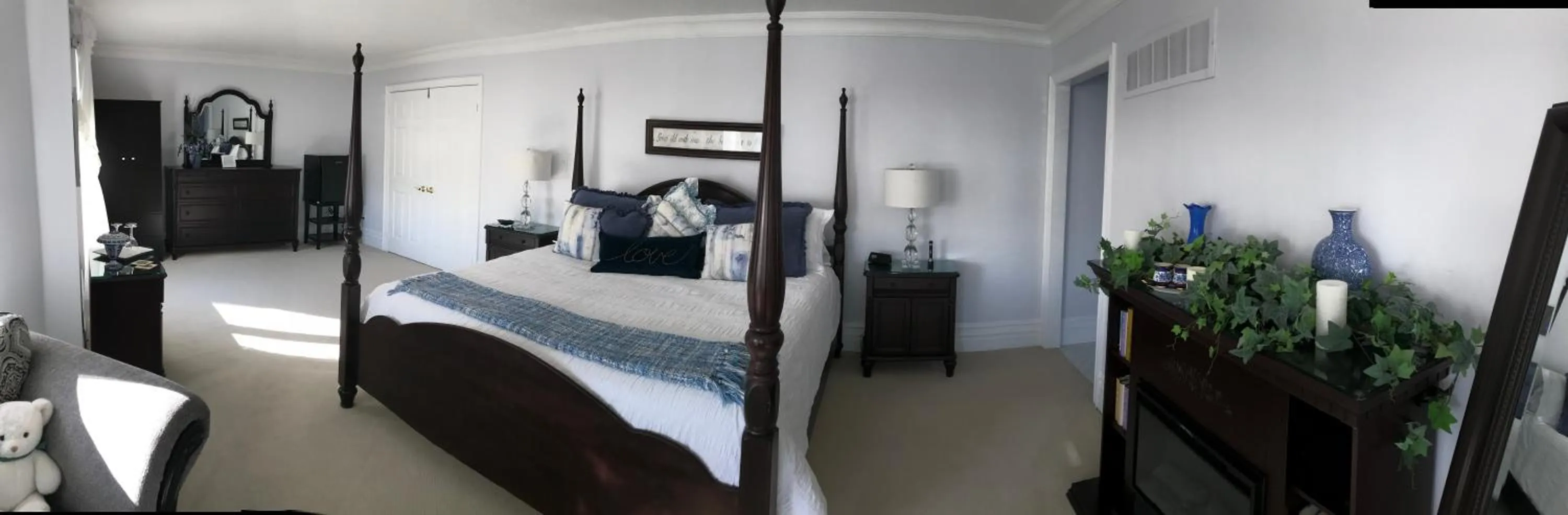 Photo of the whole room, Bed in Molly's Retreat B and B