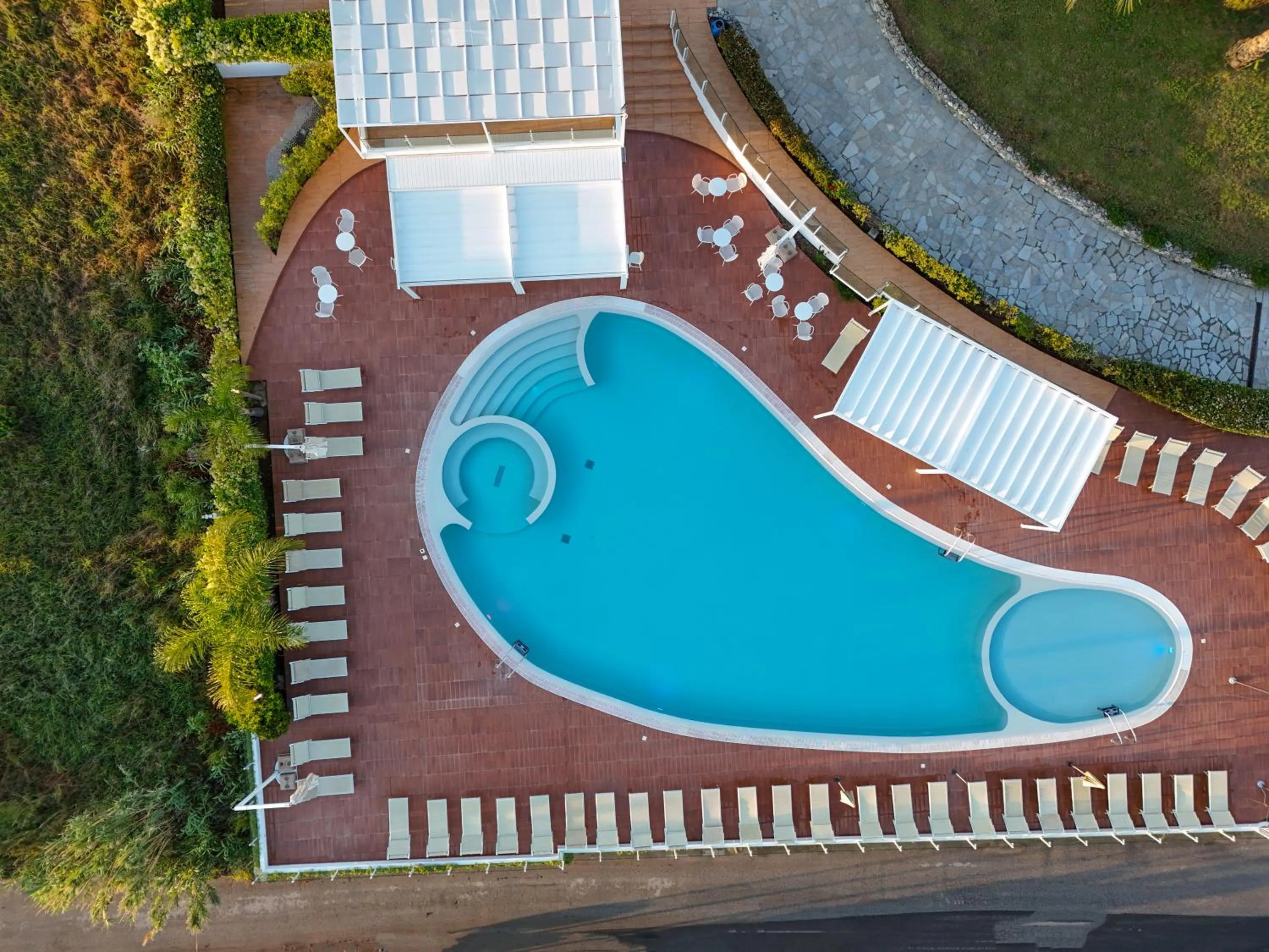 Swimming pool in LUZIA AGRIRESORT - Piscina Idromassaggio con Vista Mare Aperta fino alle ore 23-00