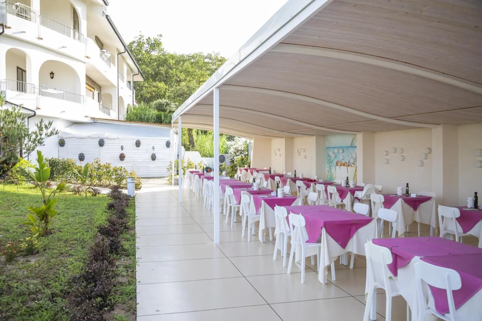 Restaurant/places to eat in LUZIA AGRIRESORT - Piscina Idromassaggio con Vista Mare Aperta fino alle ore 23-00