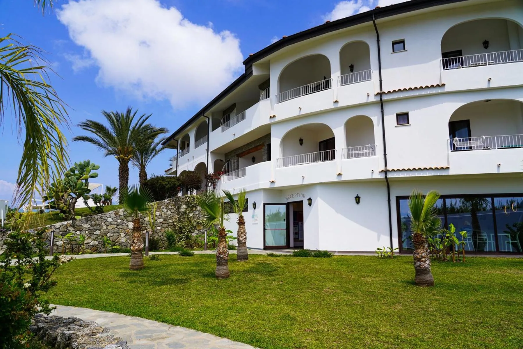 Facade/entrance in LUZIA AGRIRESORT - Piscina Idromassaggio con Vista Mare Aperta fino alle ore 23-00