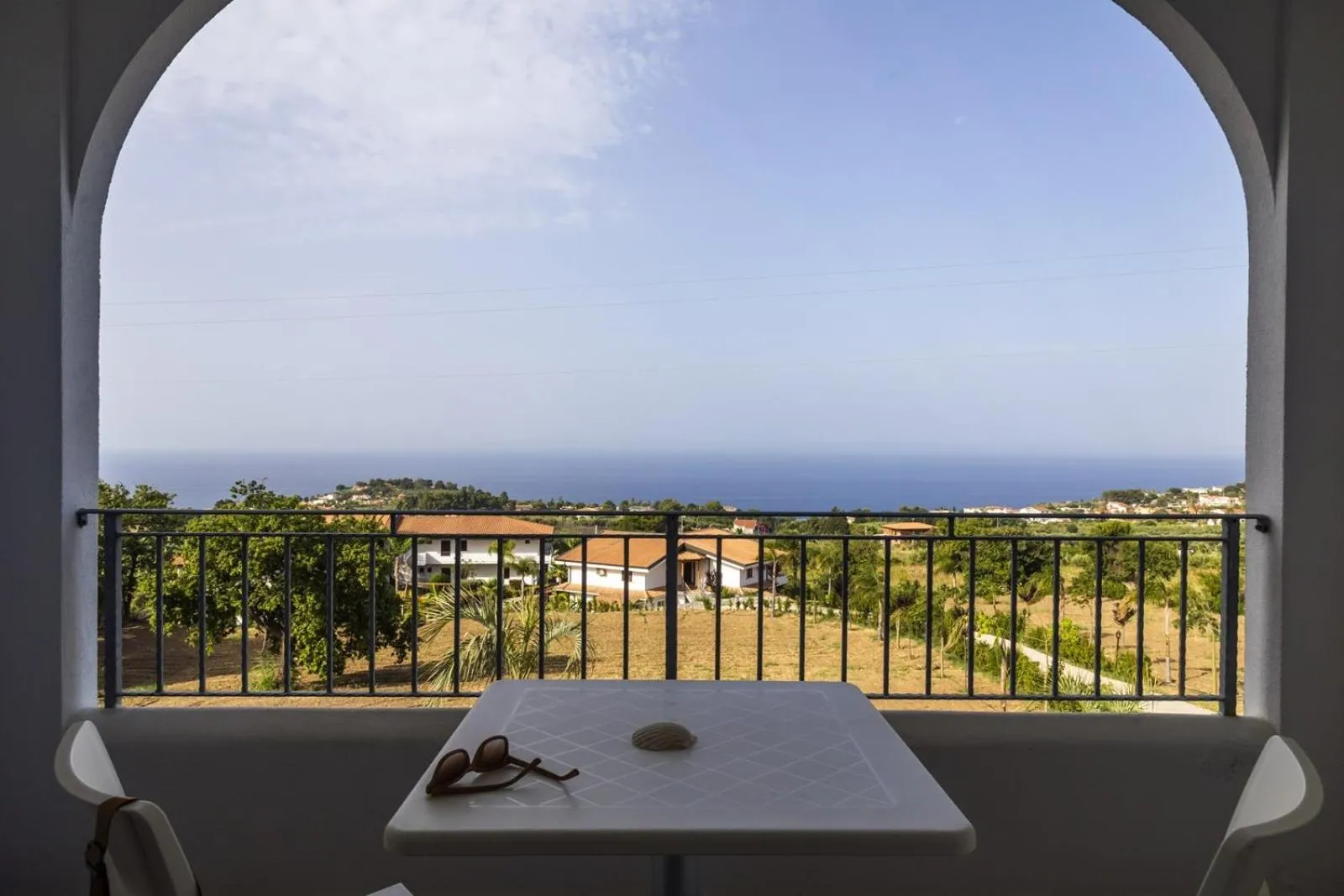 Balcony/Terrace in LUZIA AGRIRESORT - Piscina Idromassaggio con Vista Mare Aperta fino alle ore 23-00