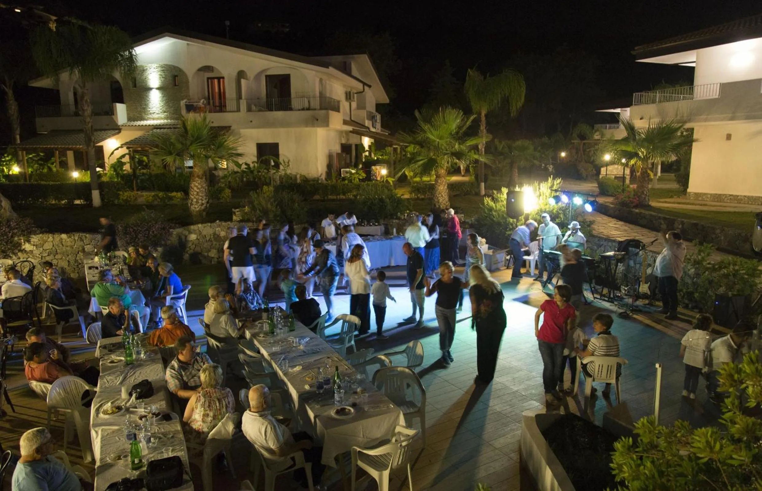 Night in LUZIA AGRIRESORT - Piscina Idromassaggio con Vista Mare Aperta fino alle ore 23-00