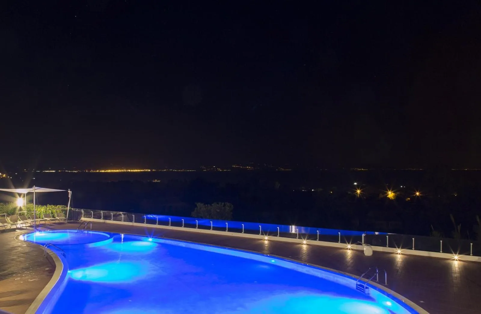 Swimming pool in LUZIA AGRIRESORT - Piscina Idromassaggio con Vista Mare Aperta fino alle ore 23-00