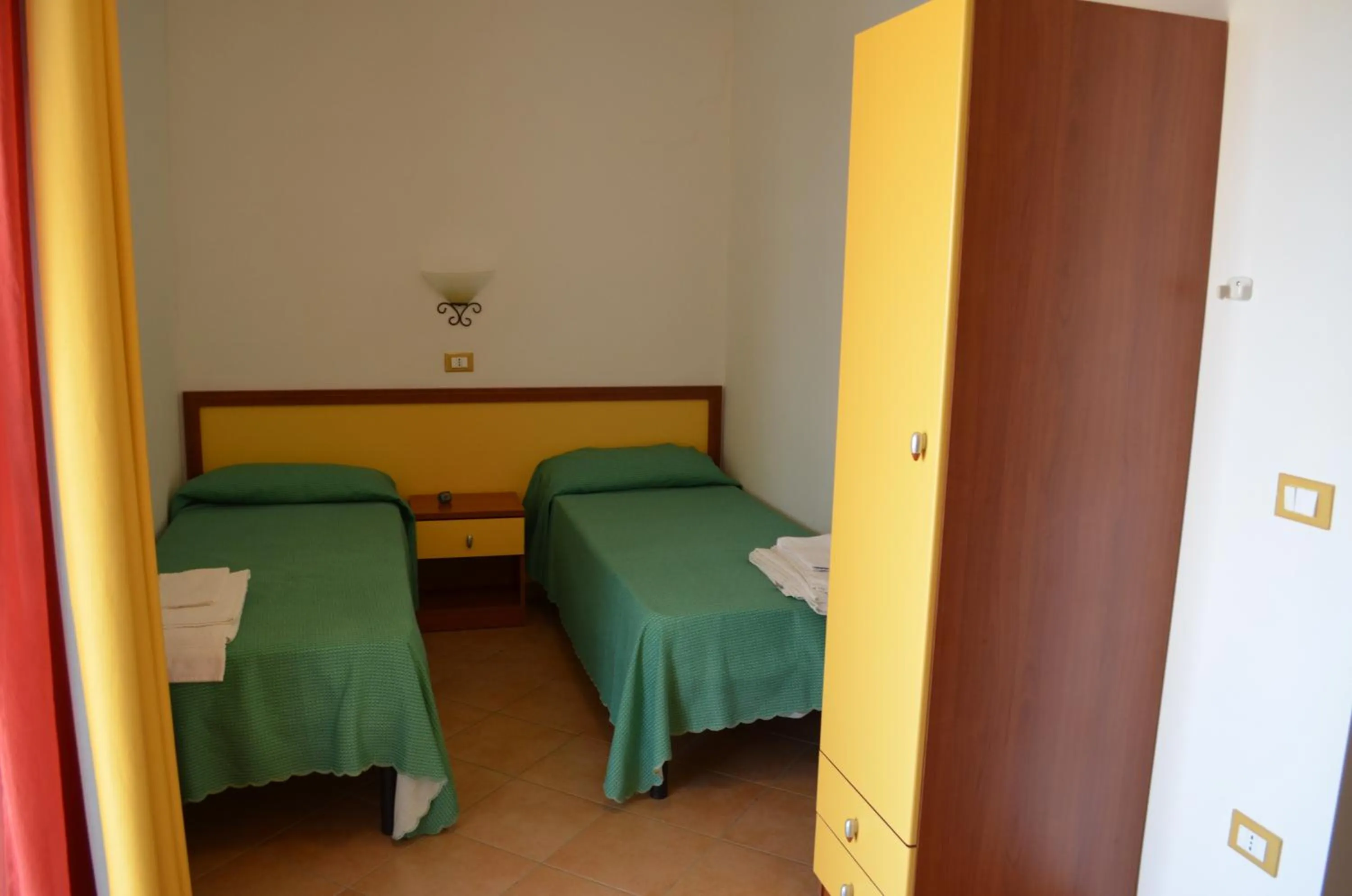 Bed in LUZIA AGRIRESORT - Piscina Idromassaggio con Vista Mare Aperta fino alle ore 23-00