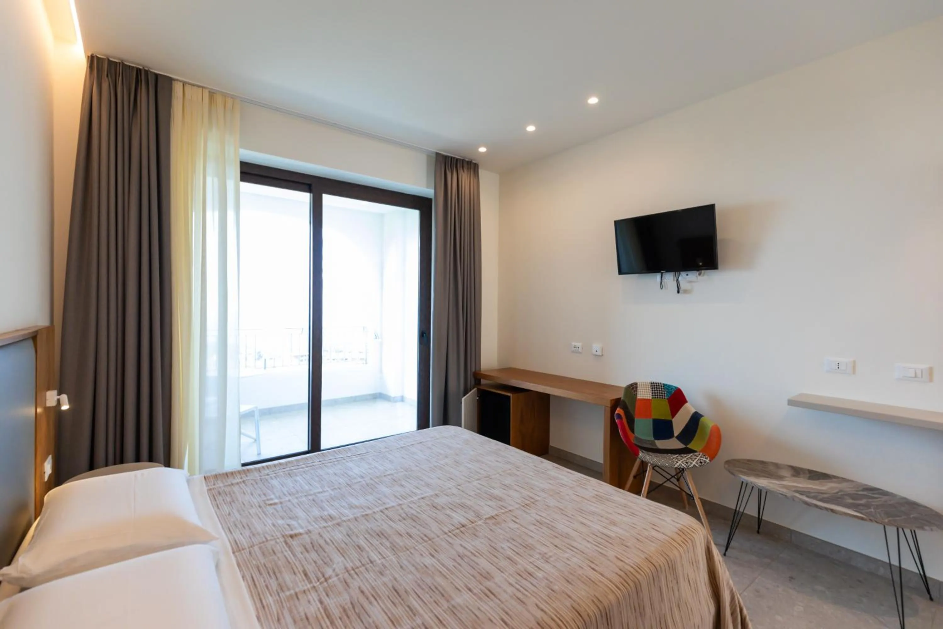 Bedroom, Bed in LUZIA AGRIRESORT - Piscina Idromassaggio con Vista Mare Aperta fino alle ore 23-00