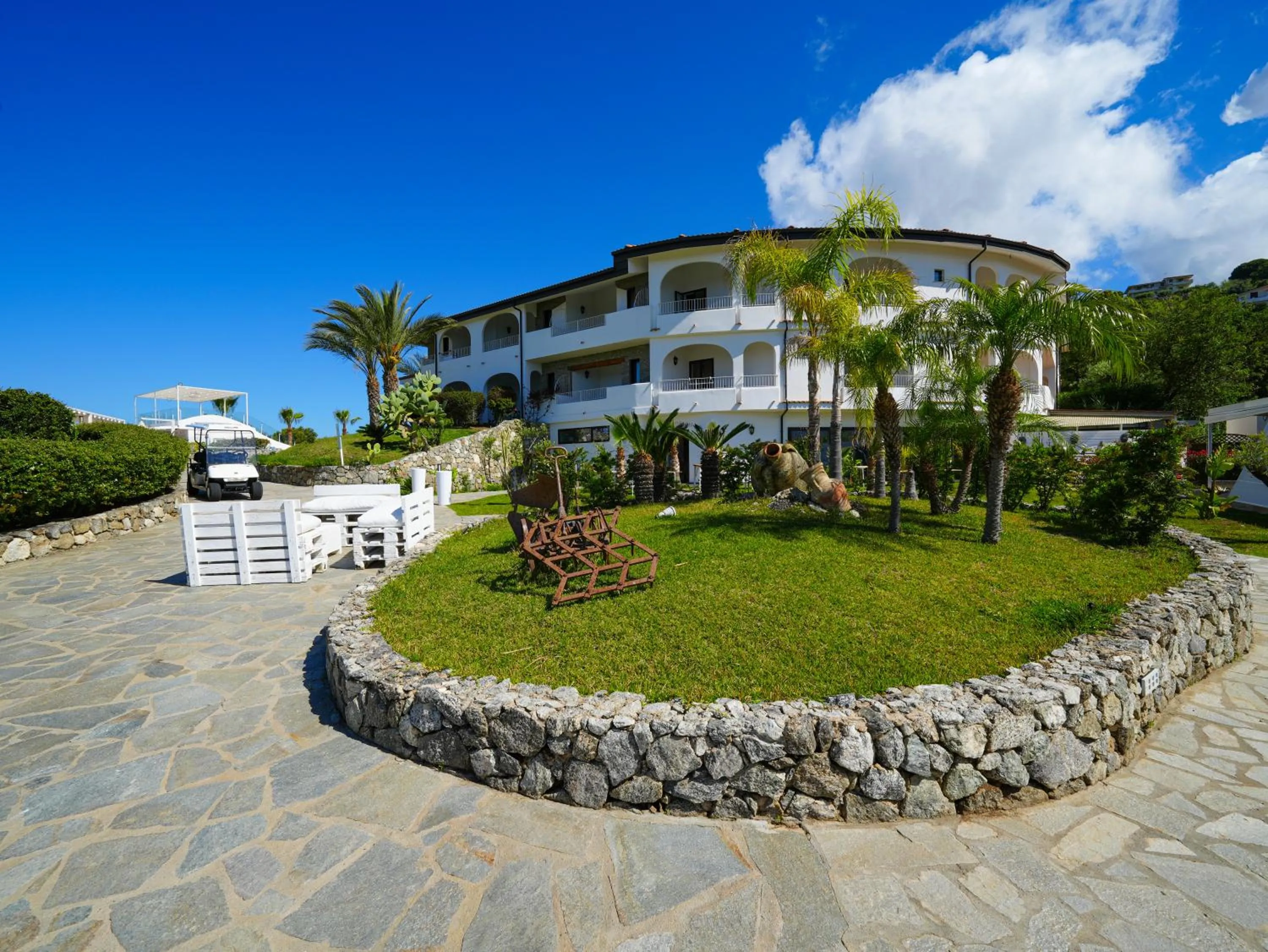 Property building in LUZIA AGRIRESORT - Piscina Idromassaggio con Vista Mare Aperta fino alle ore 23-00