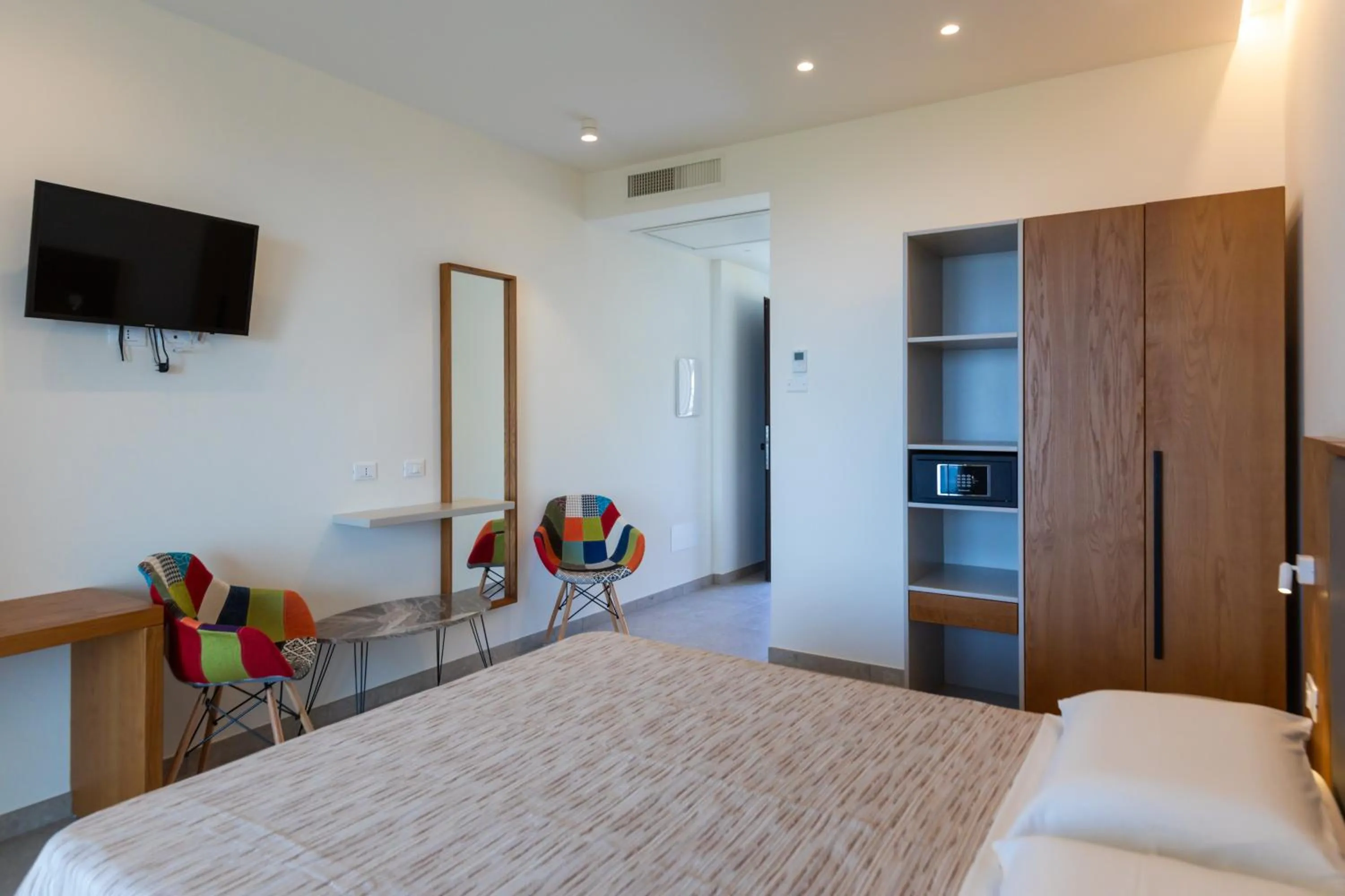 Bedroom, Bed in LUZIA AGRIRESORT - Piscina Idromassaggio con Vista Mare Aperta fino alle ore 23-00