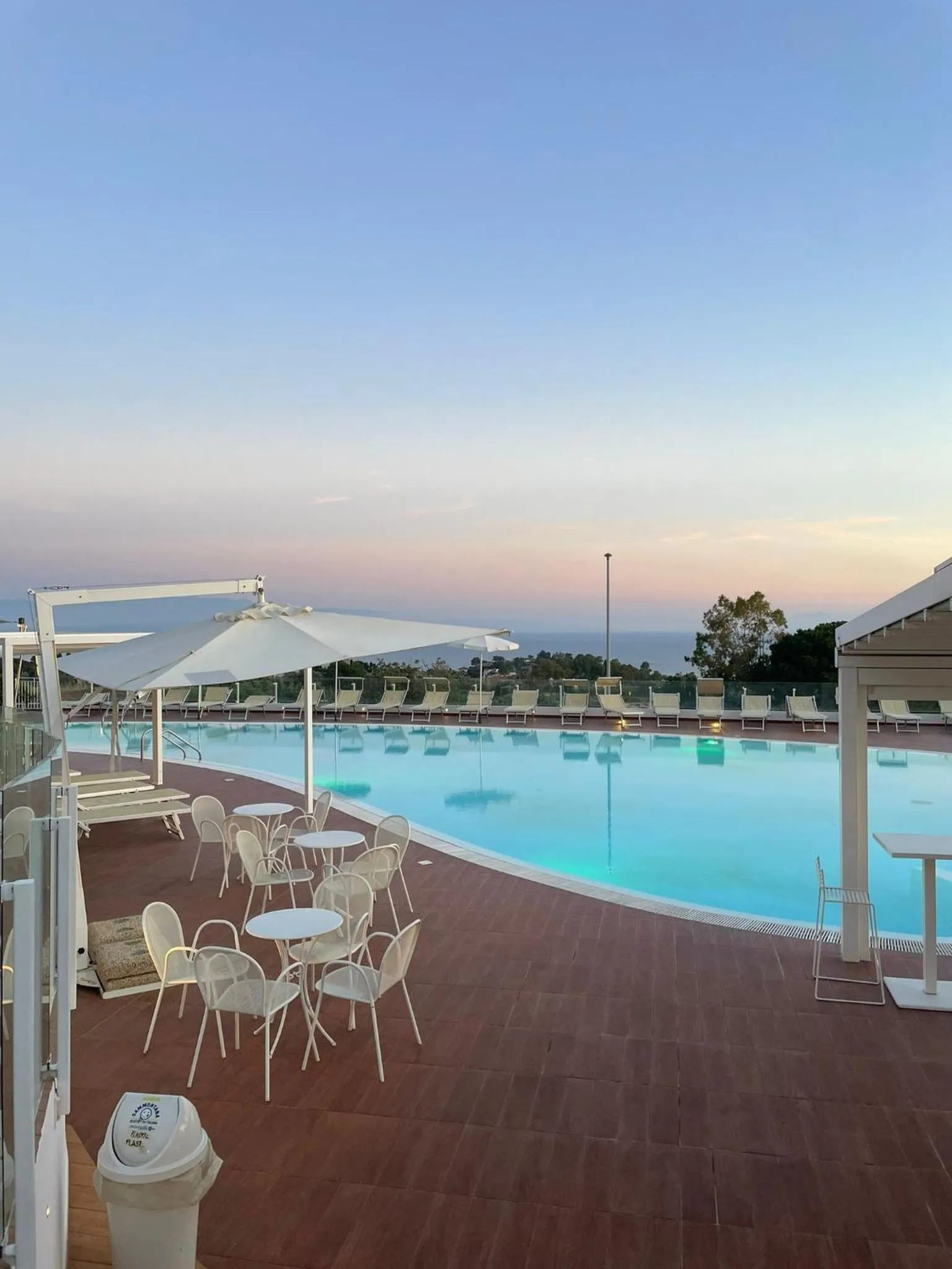 Day in LUZIA AGRIRESORT - Piscina Idromassaggio con Vista Mare Aperta fino alle ore 23-00