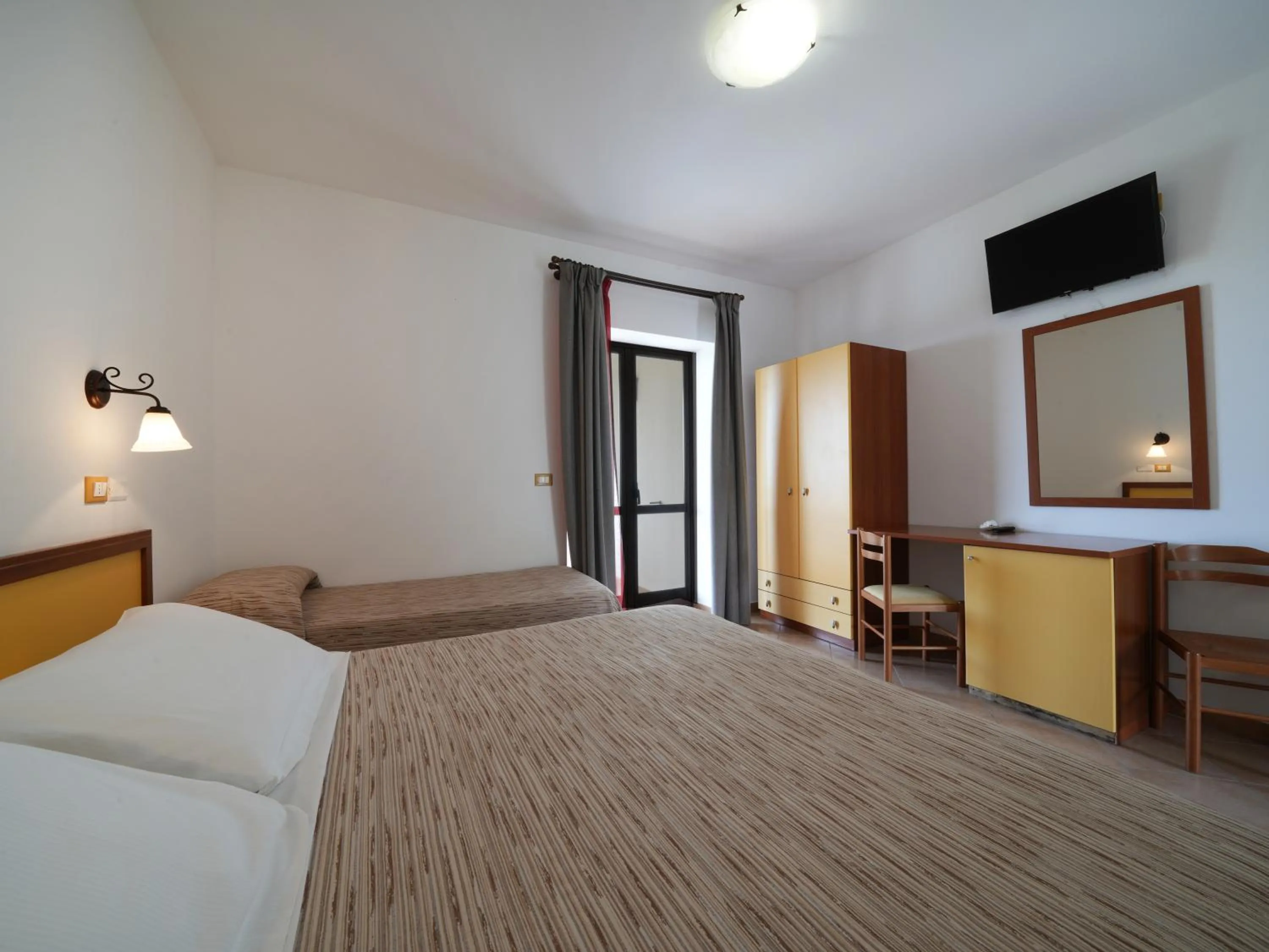 Bedroom, Bed in LUZIA AGRIRESORT - Piscina Idromassaggio con Vista Mare Aperta fino alle ore 23-00