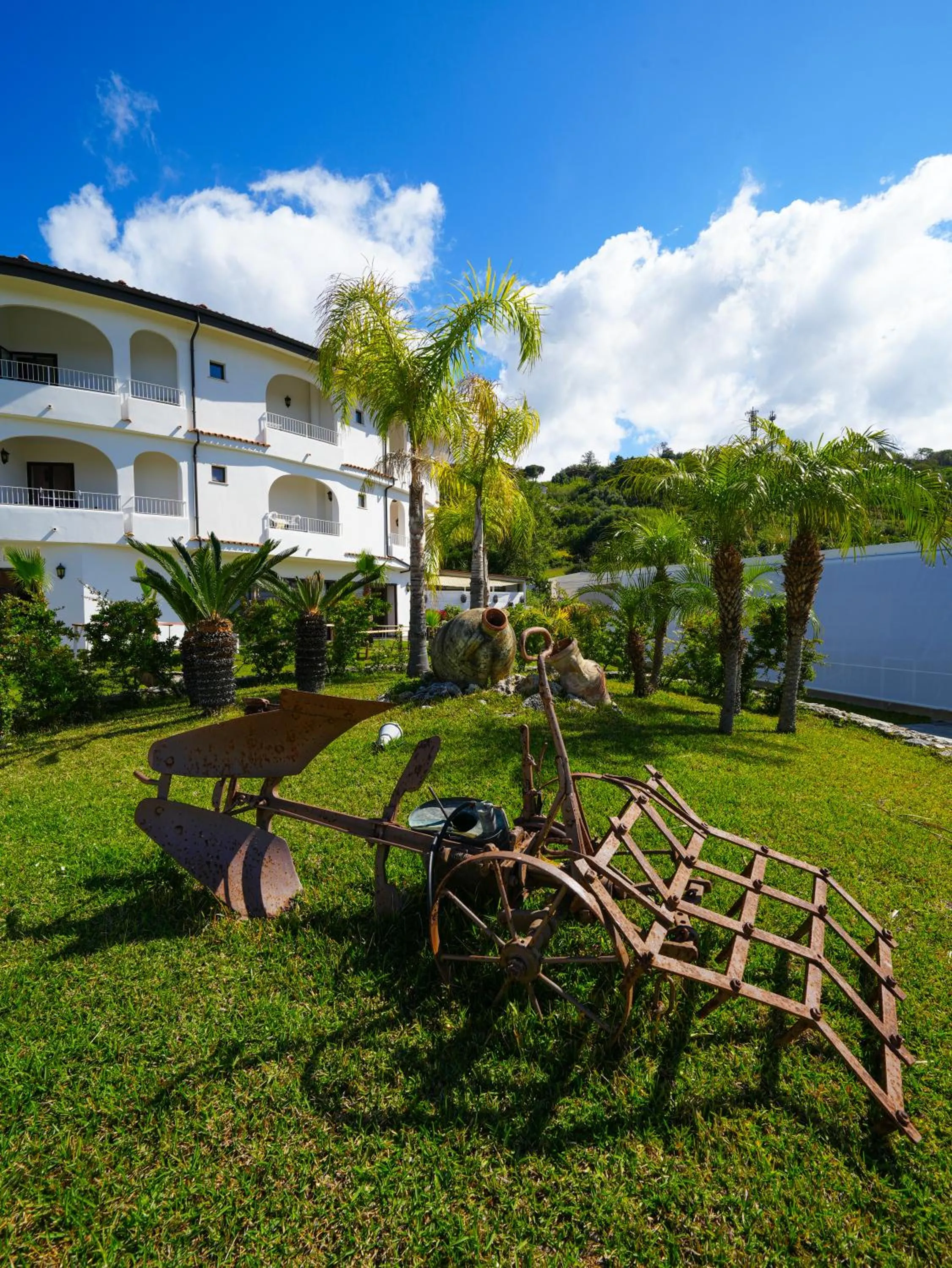 Property building in LUZIA AGRIRESORT - Piscina Idromassaggio con Vista Mare Aperta fino alle ore 23-00