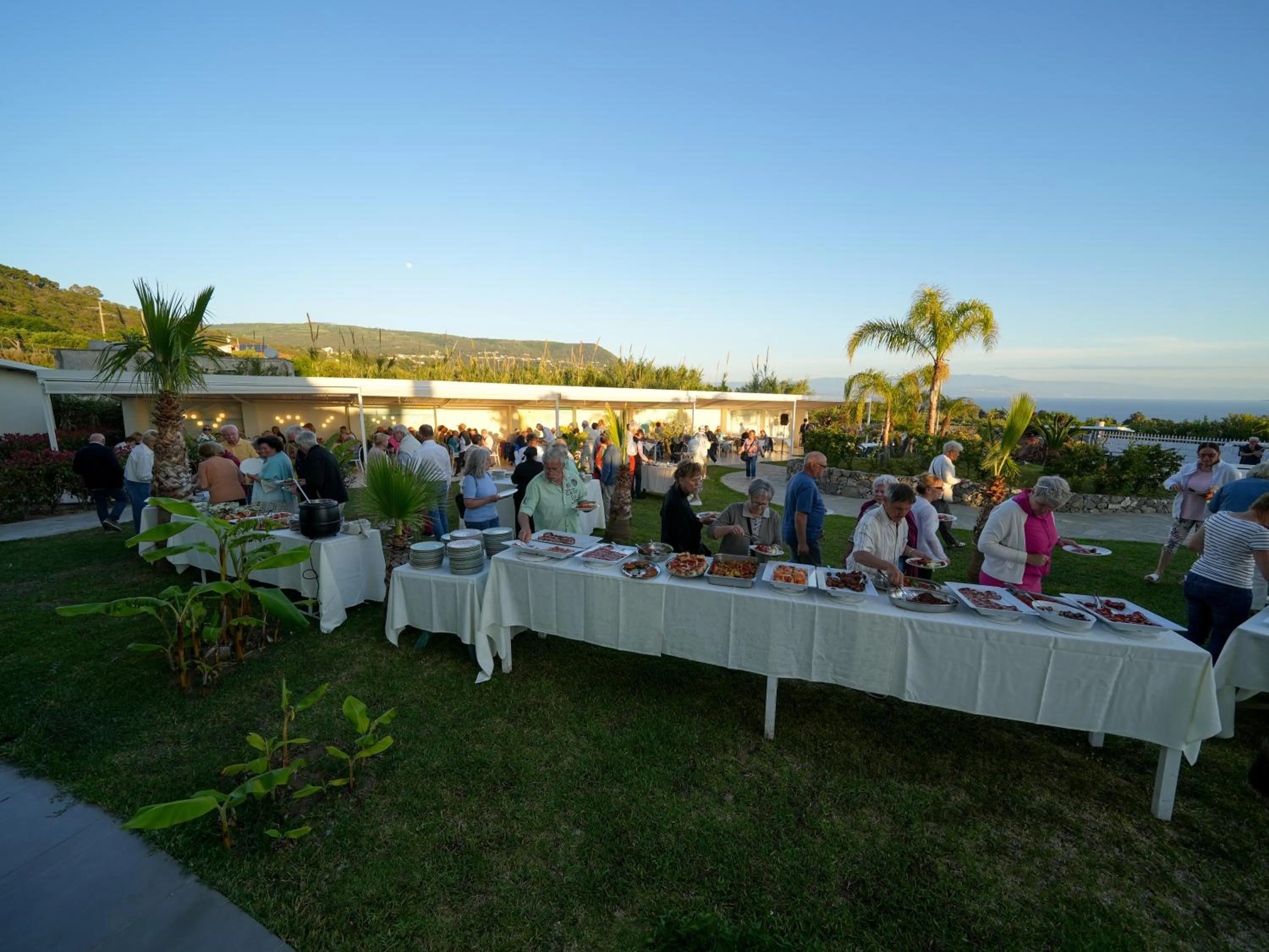 Food and drinks in LUZIA AGRIRESORT - Piscina Idromassaggio con Vista Mare Aperta fino alle ore 23-00