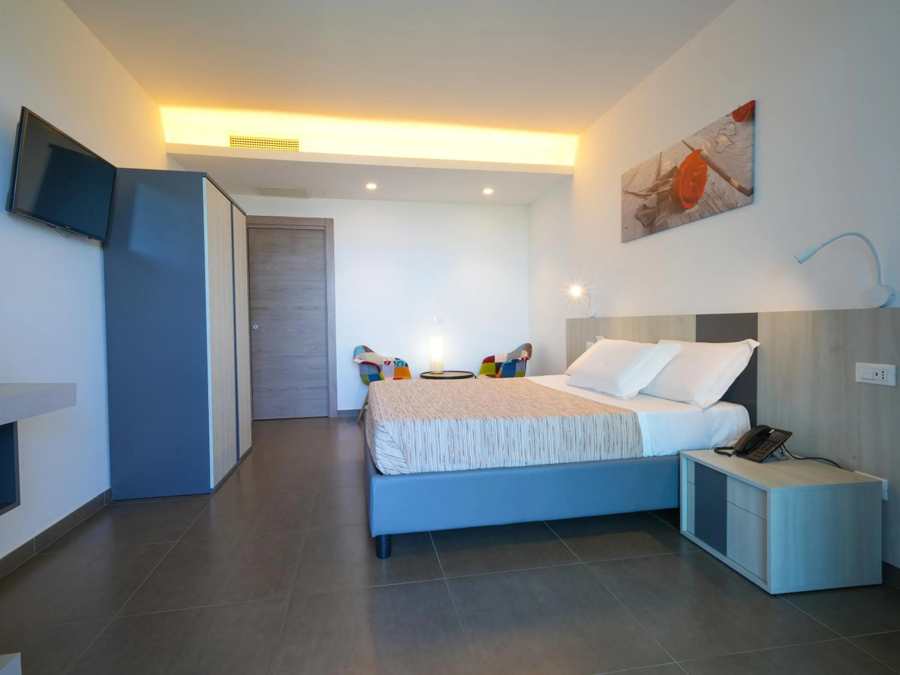 Photo of the whole room, Bed in LUZIA AGRIRESORT - Piscina Idromassaggio con Vista Mare Aperta fino alle ore 23-00