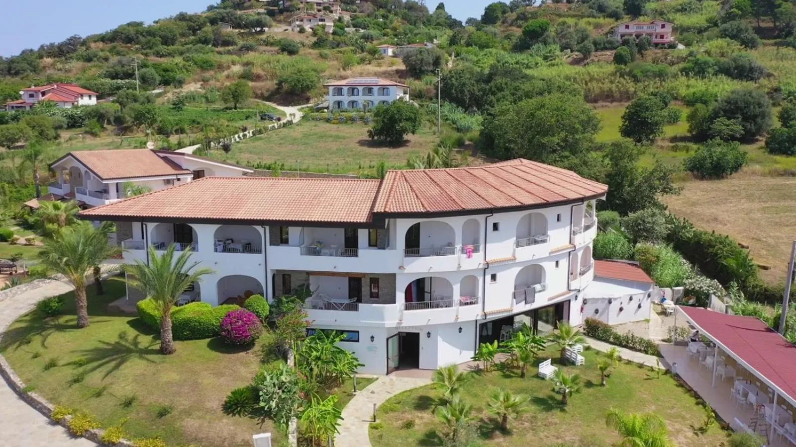 Property building in LUZIA AGRIRESORT - Piscina Idromassaggio con Vista Mare Aperta fino alle ore 23-00