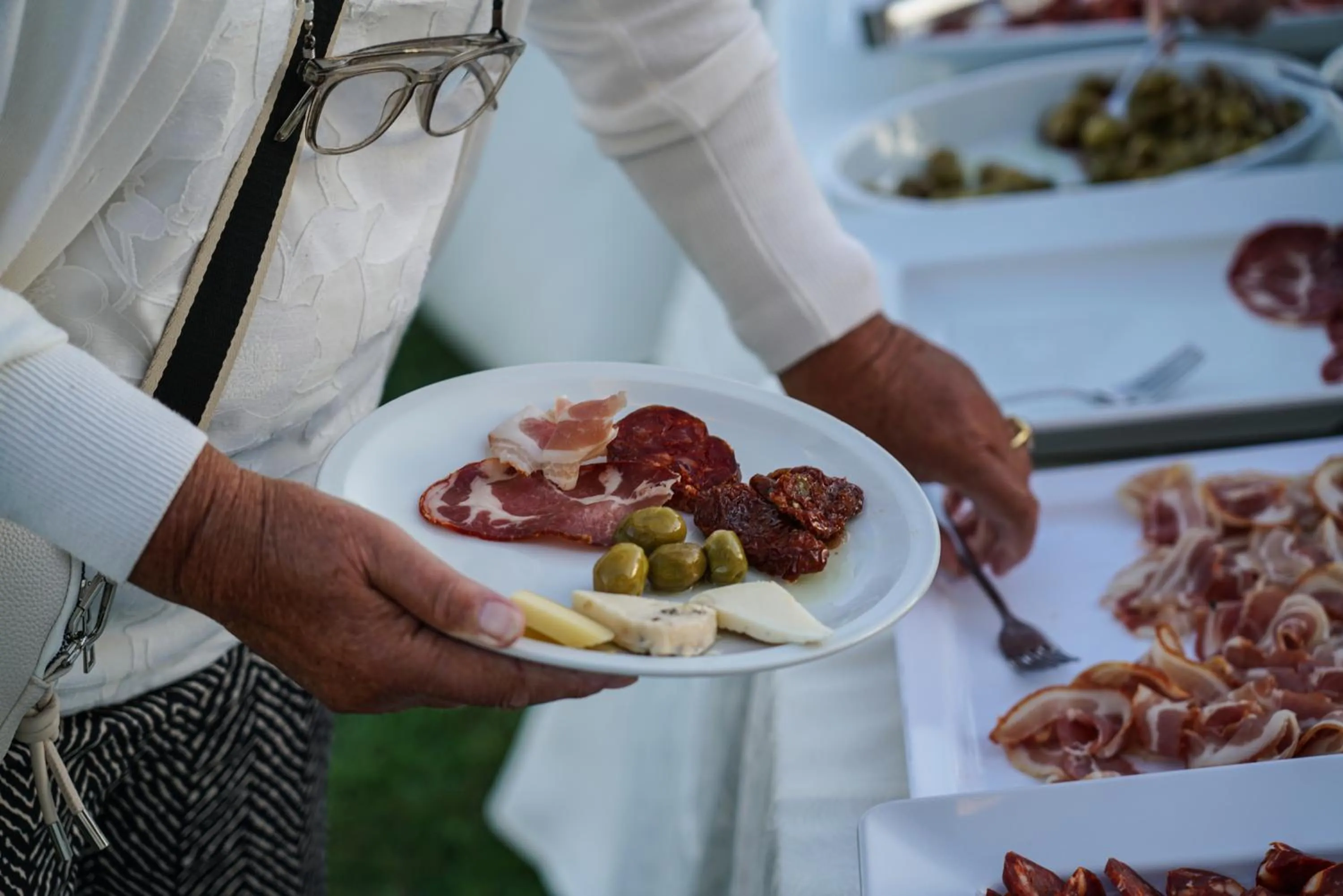 Food and drinks in LUZIA AGRIRESORT - Piscina Idromassaggio con Vista Mare Aperta fino alle ore 23-00