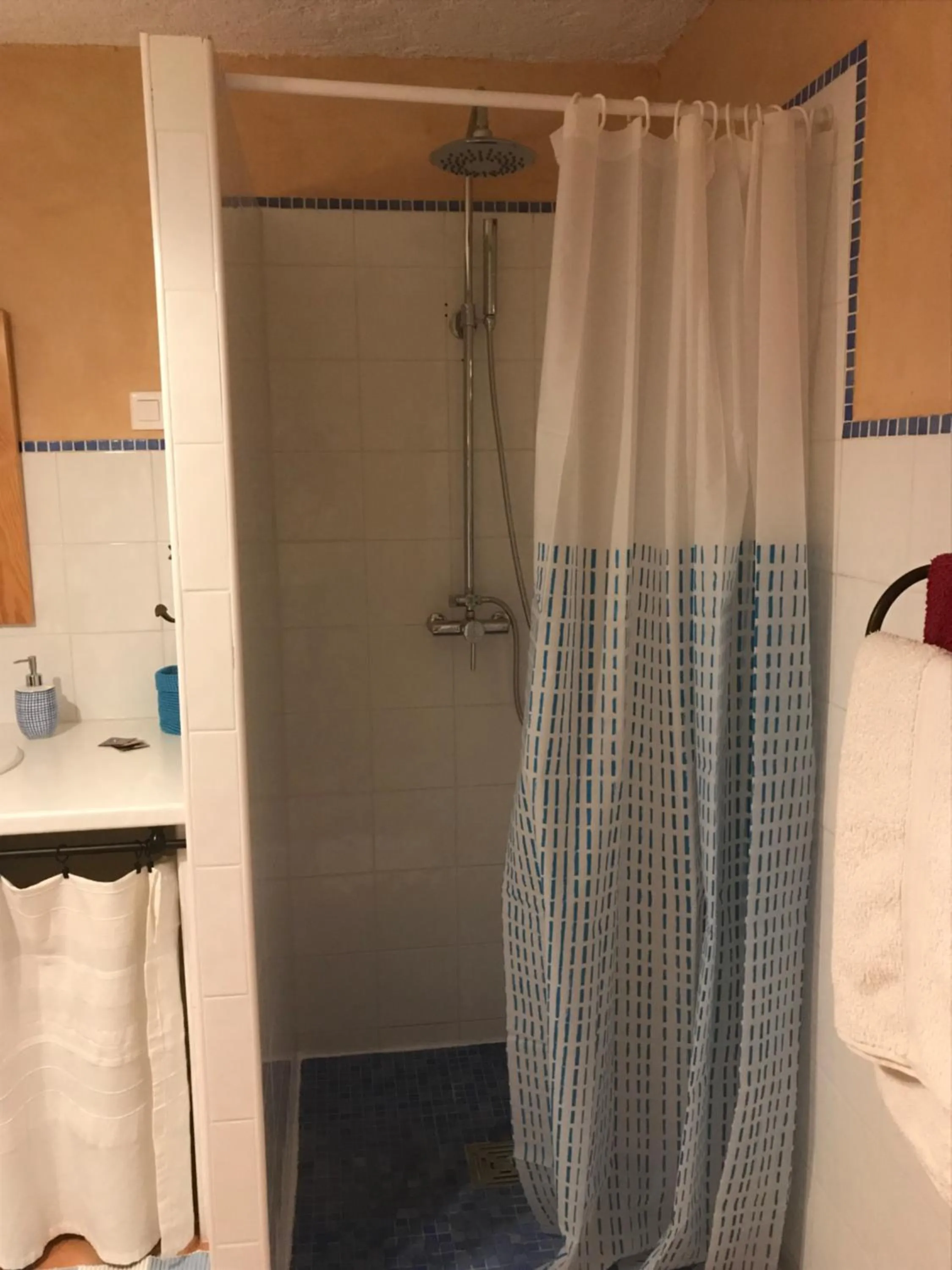 Decorative detail in Les Secrets du Mistral