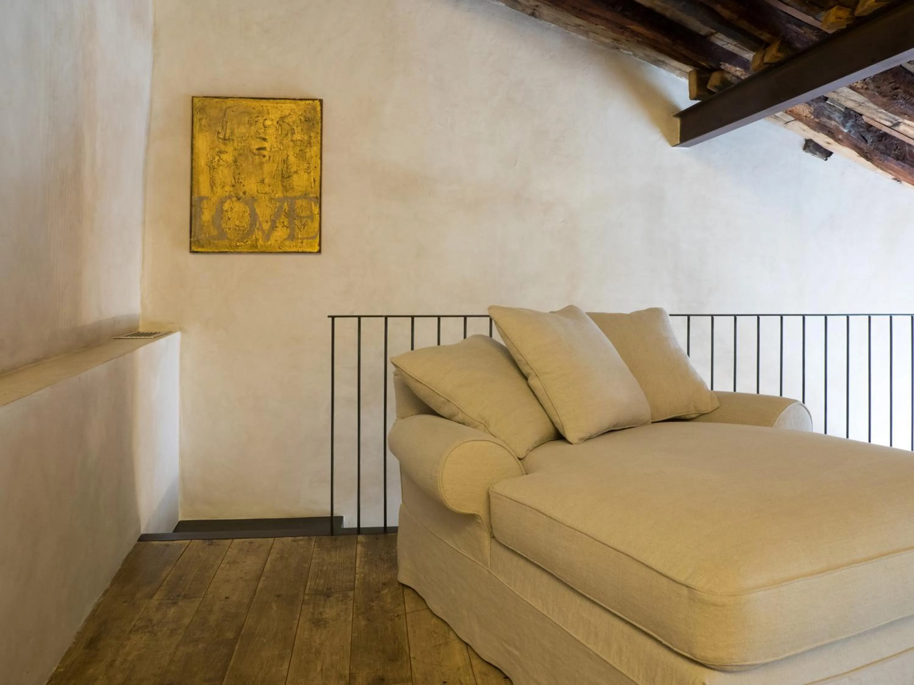 Decorative detail in Palazzo Albricci Peregrini