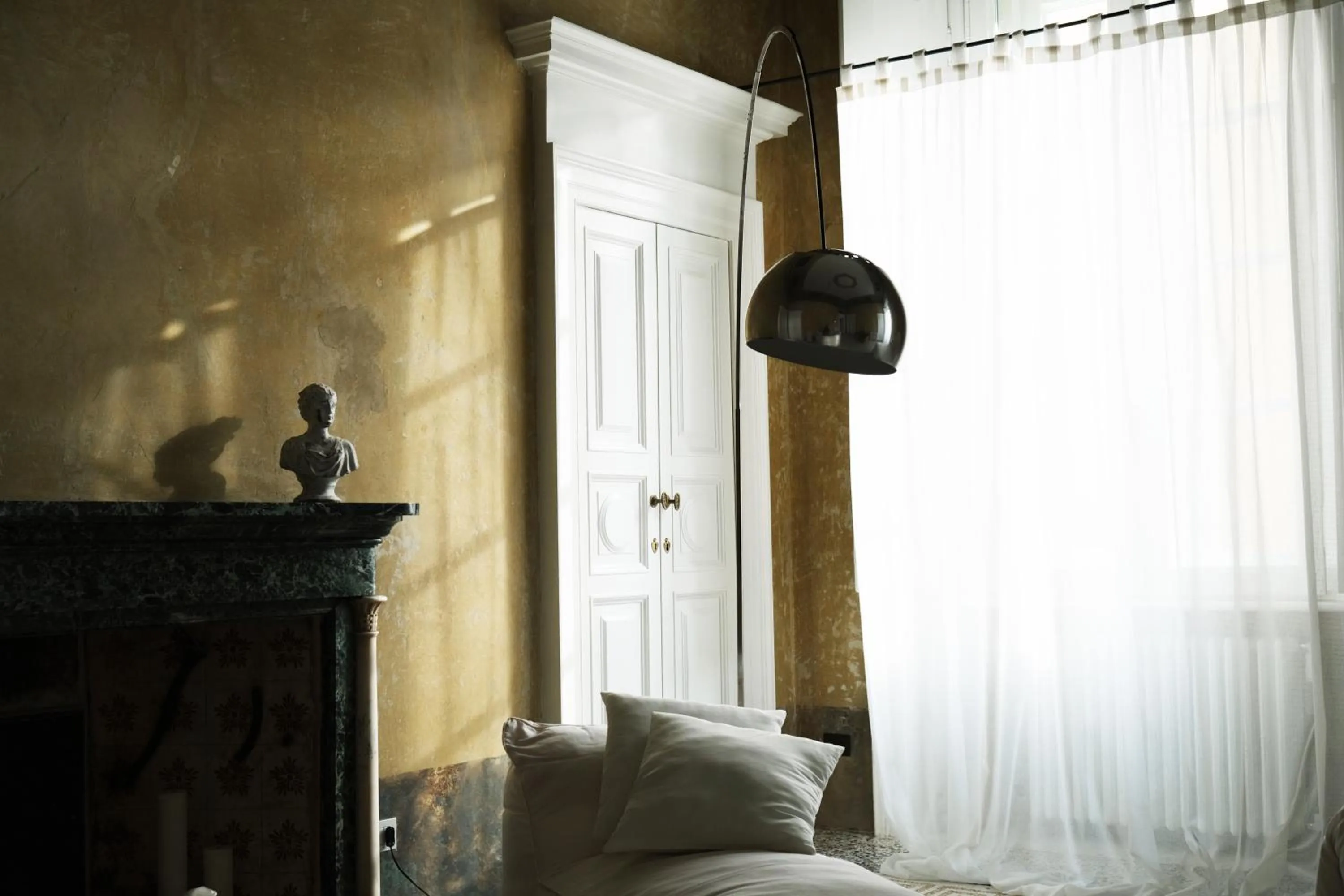 Seating area, Bed in Palazzo Albricci Peregrini