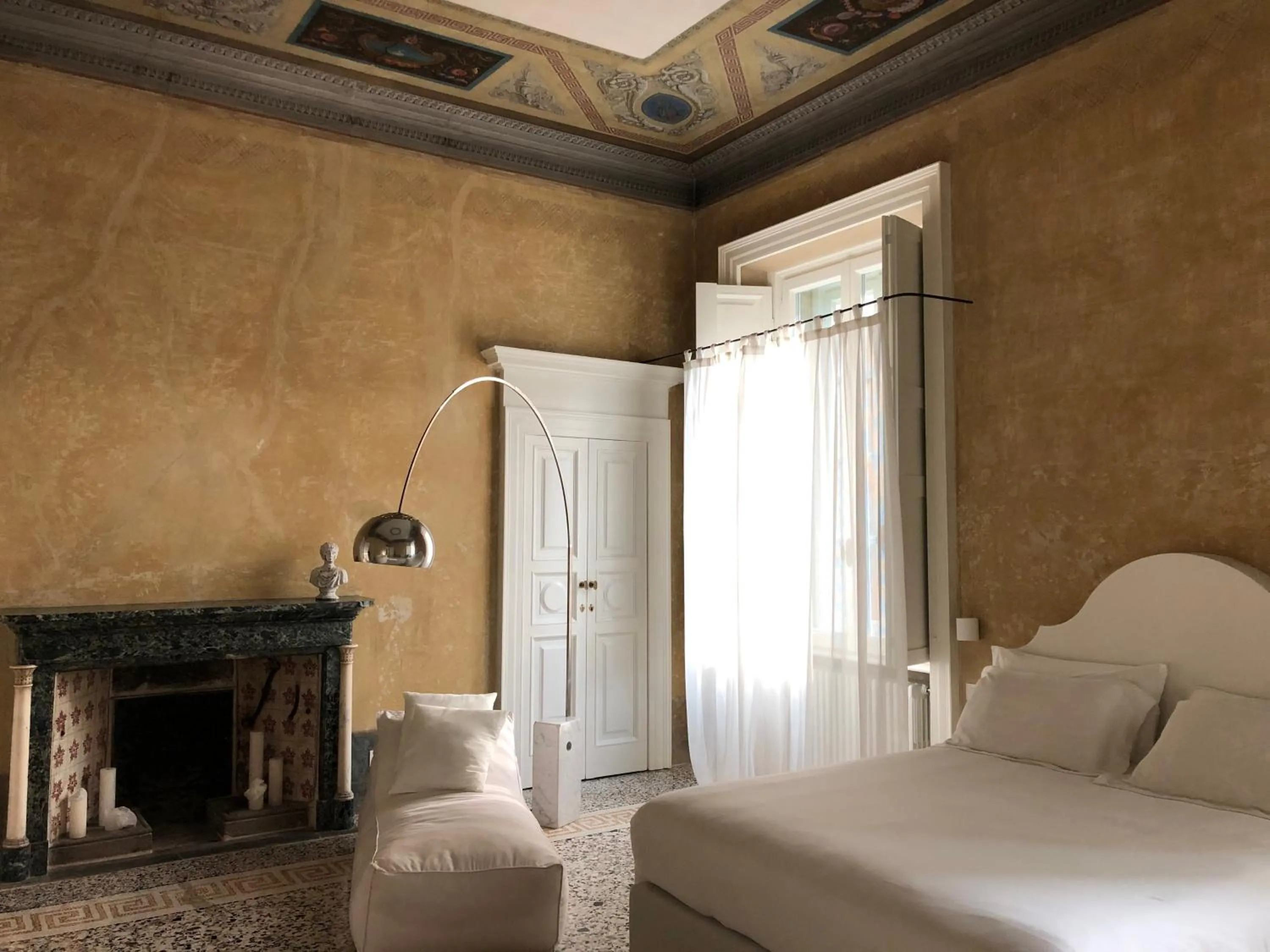 Bedroom in Palazzo Albricci Peregrini