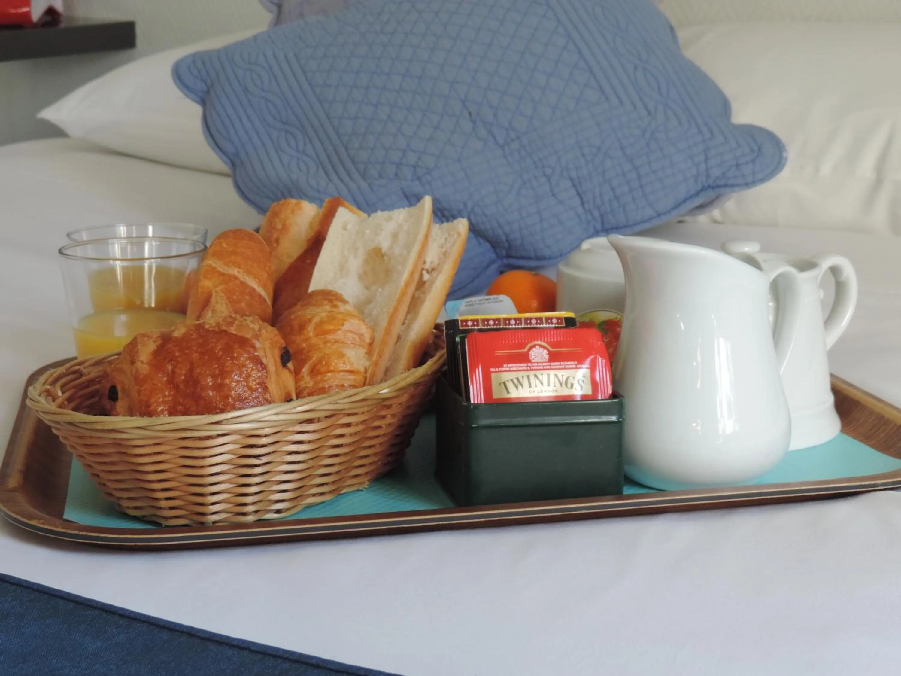 Continental breakfast in Hôtel Le Chantilly