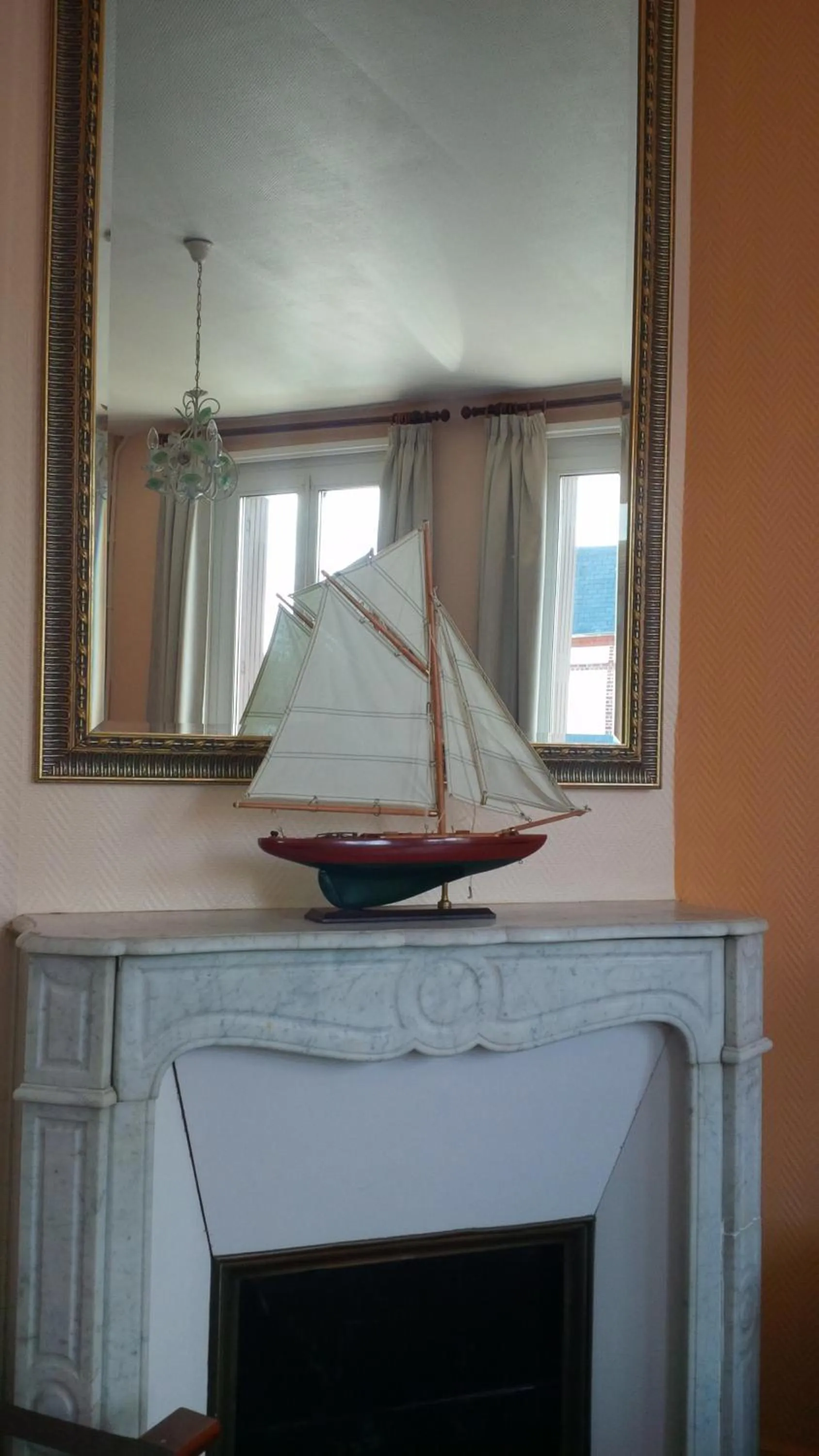 Decorative detail in Hôtel Le Chantilly