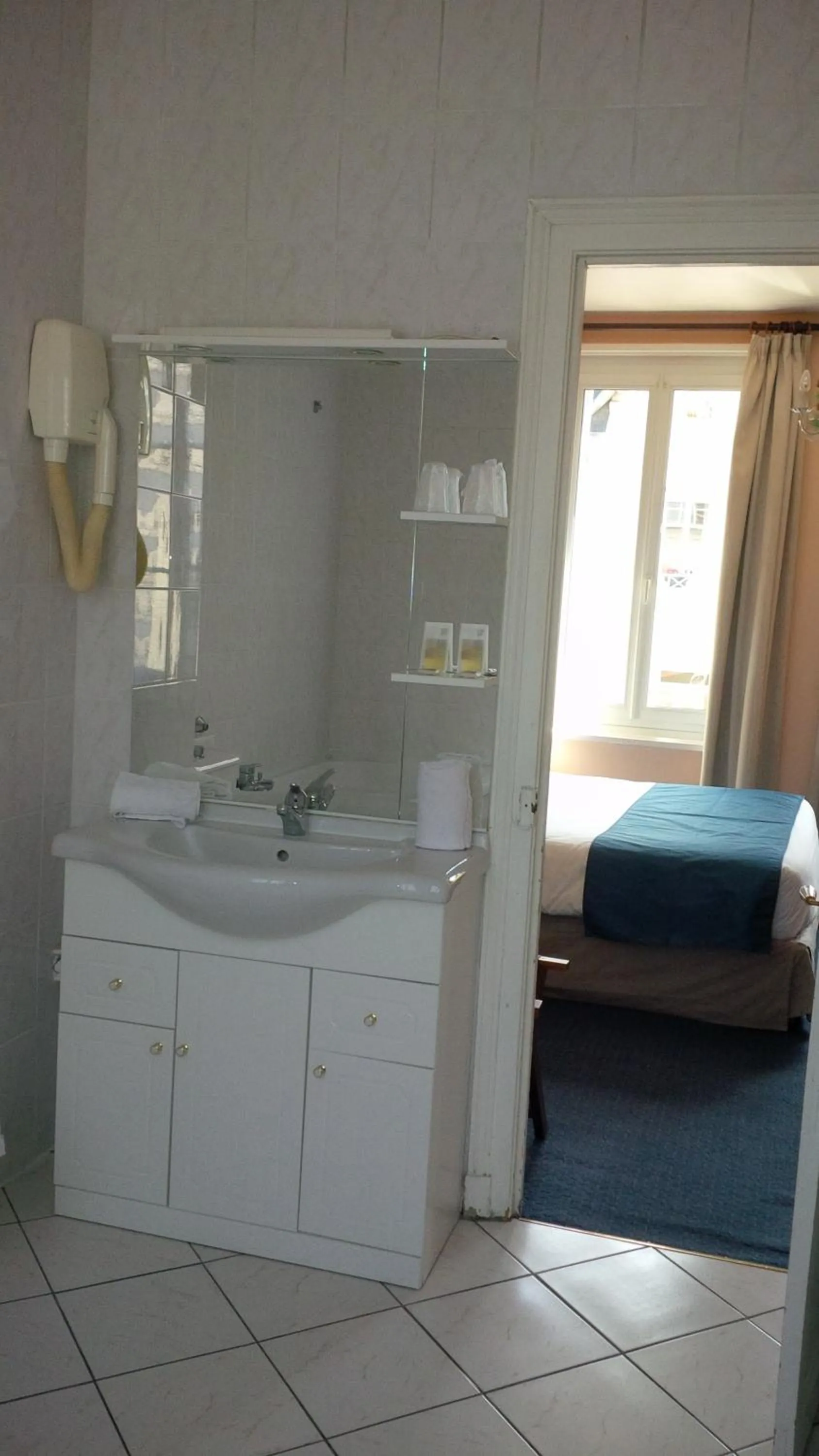 Photo of the whole room, Bed in Hôtel Le Chantilly