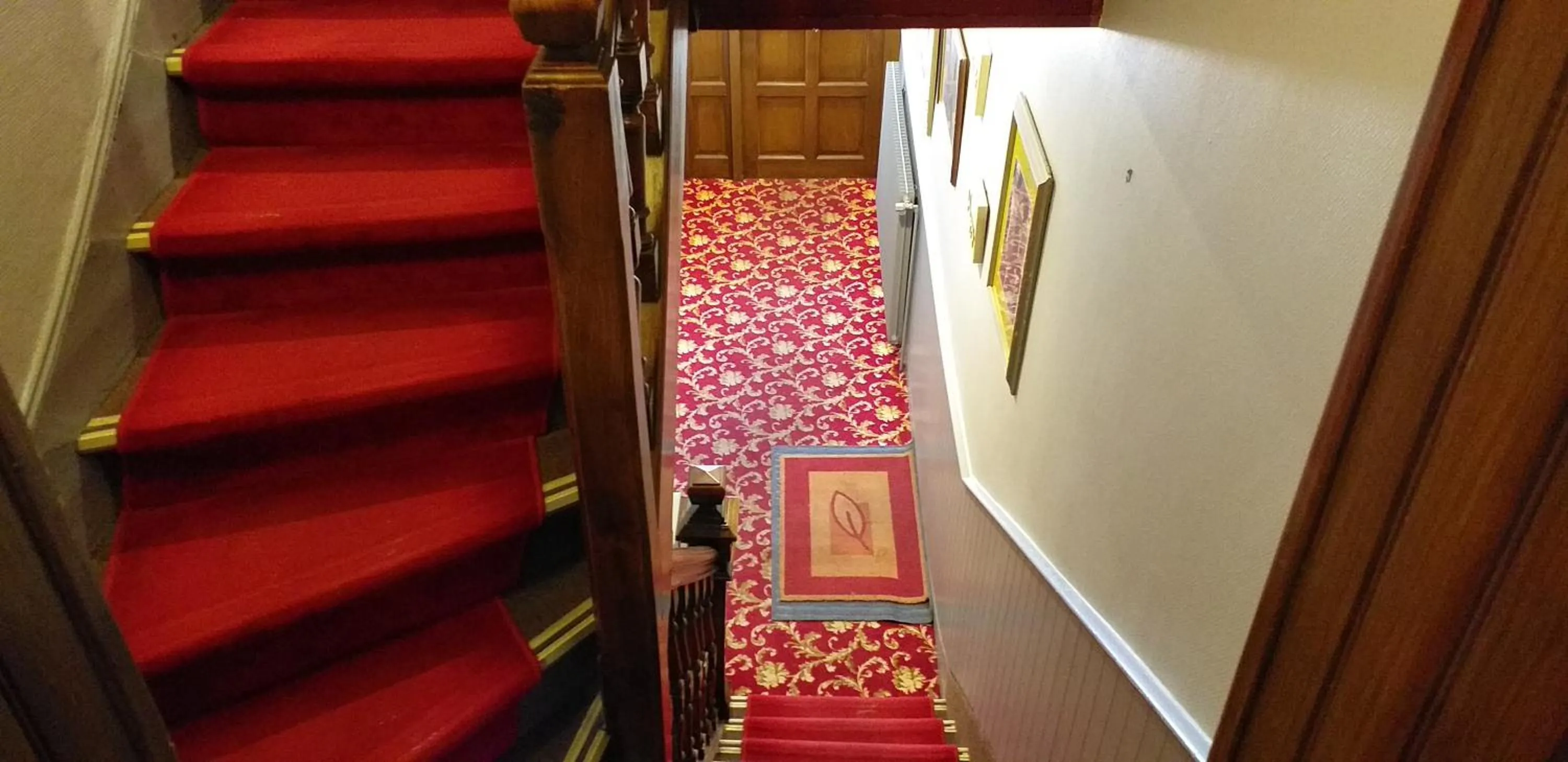 Property building in Hôtel Le Chantilly