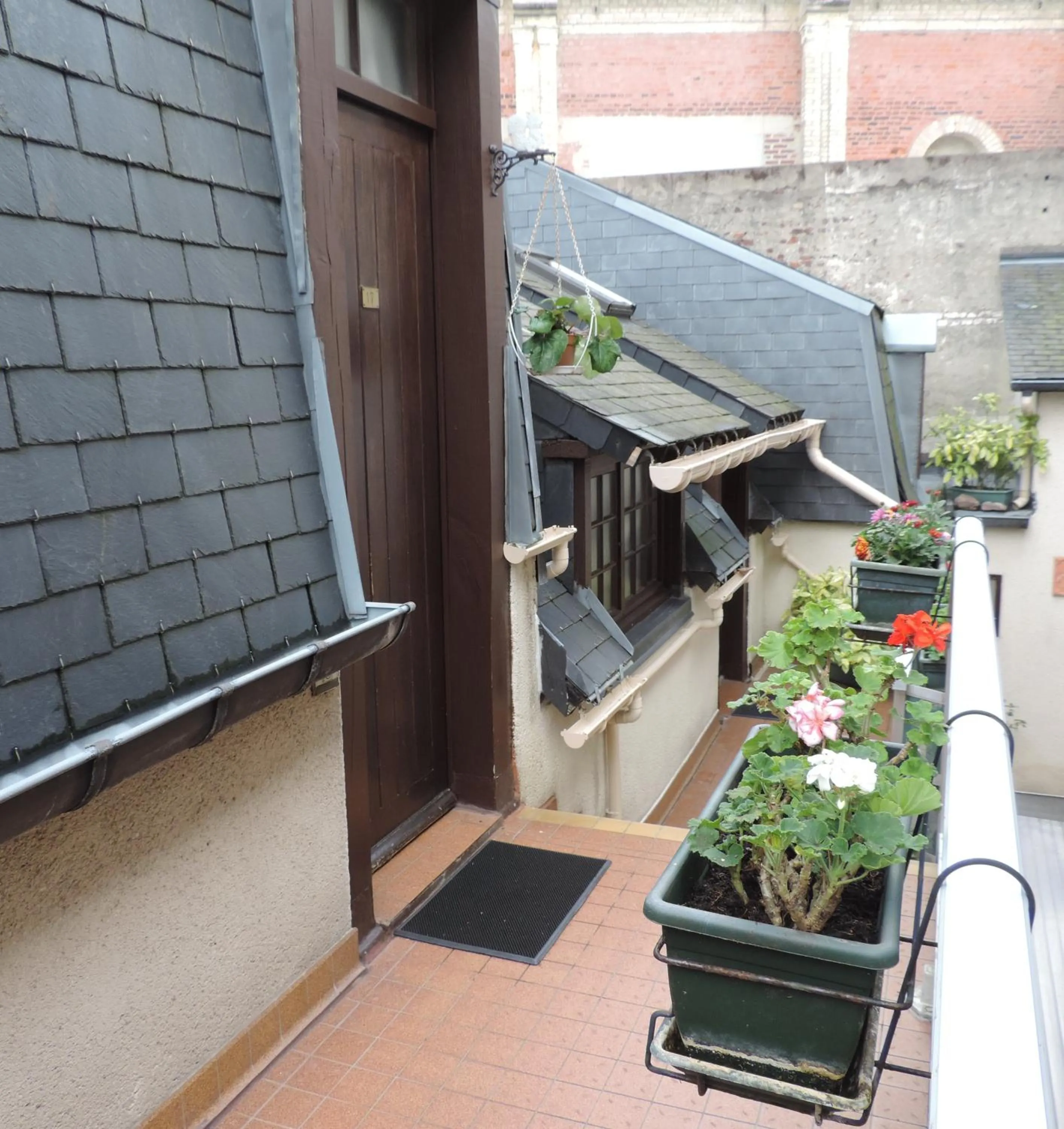 Patio in Hôtel Le Chantilly