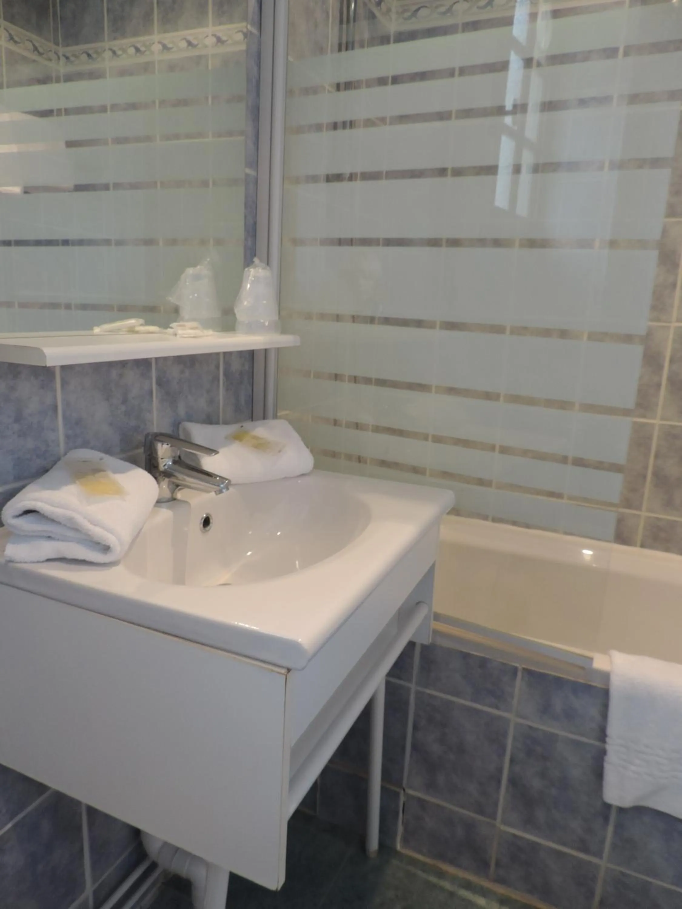 Bathroom in Hôtel Le Chantilly