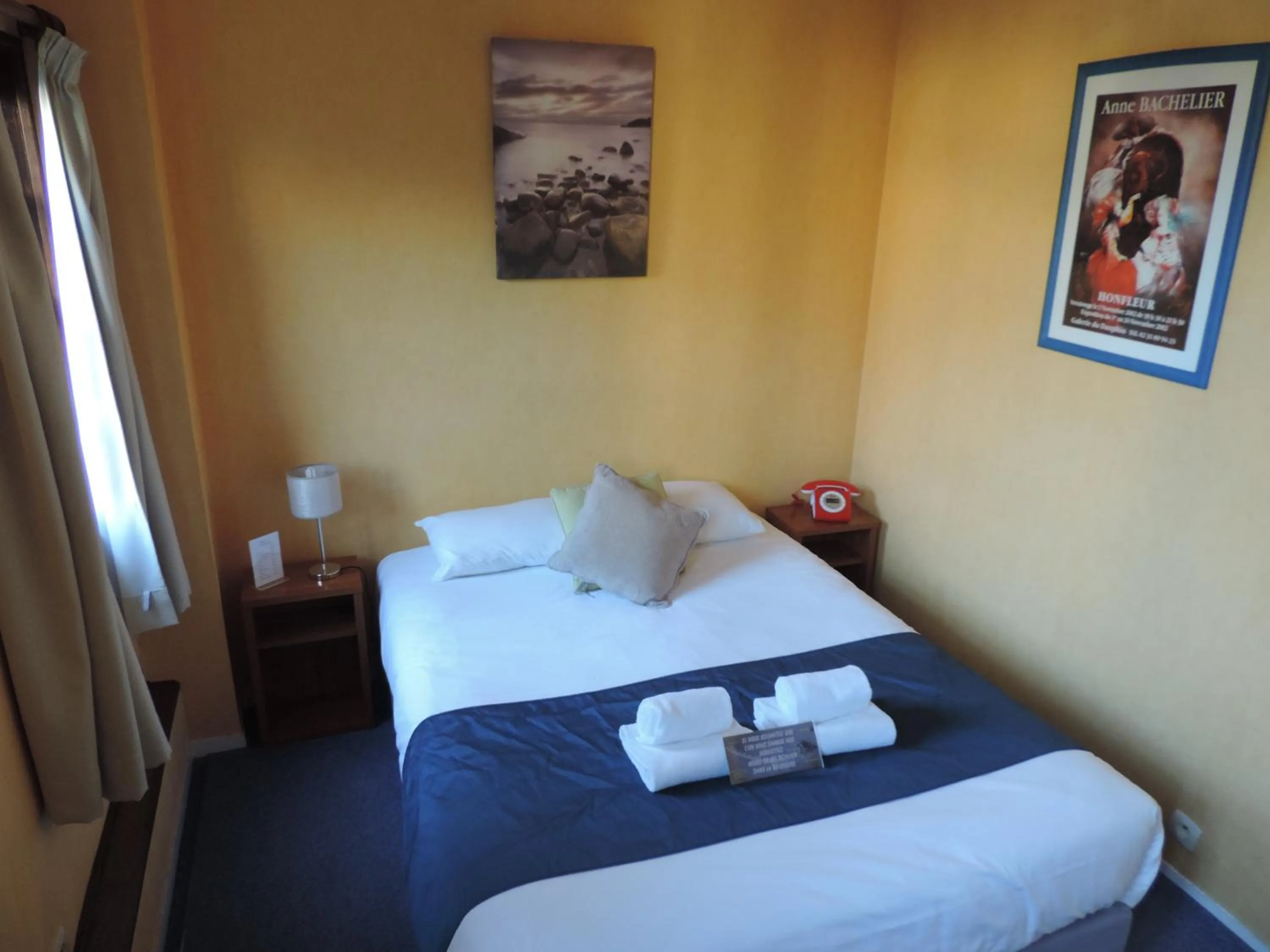 Bedroom, Bed in Hôtel Le Chantilly