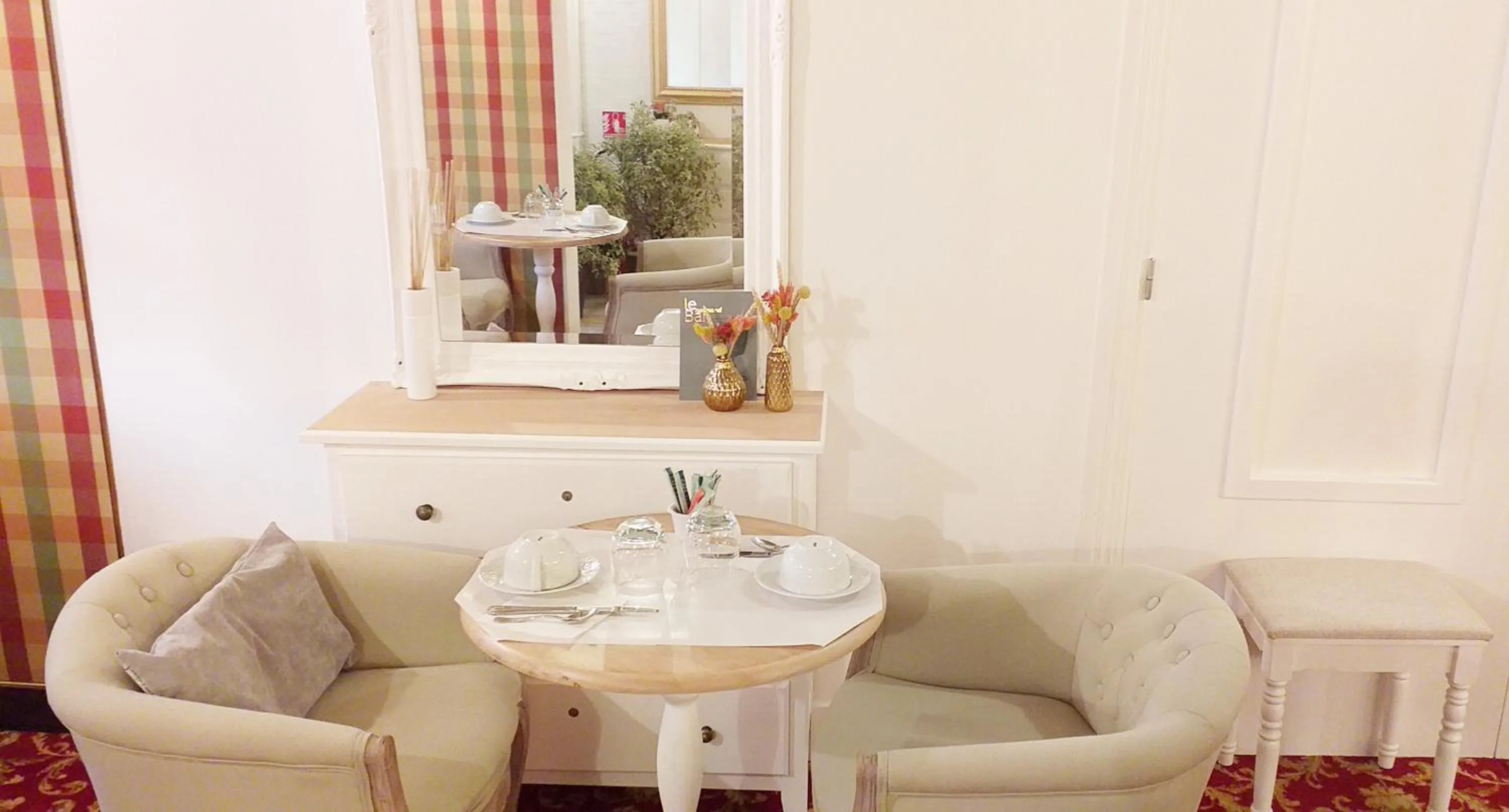 Buffet breakfast in Hôtel Le Chantilly