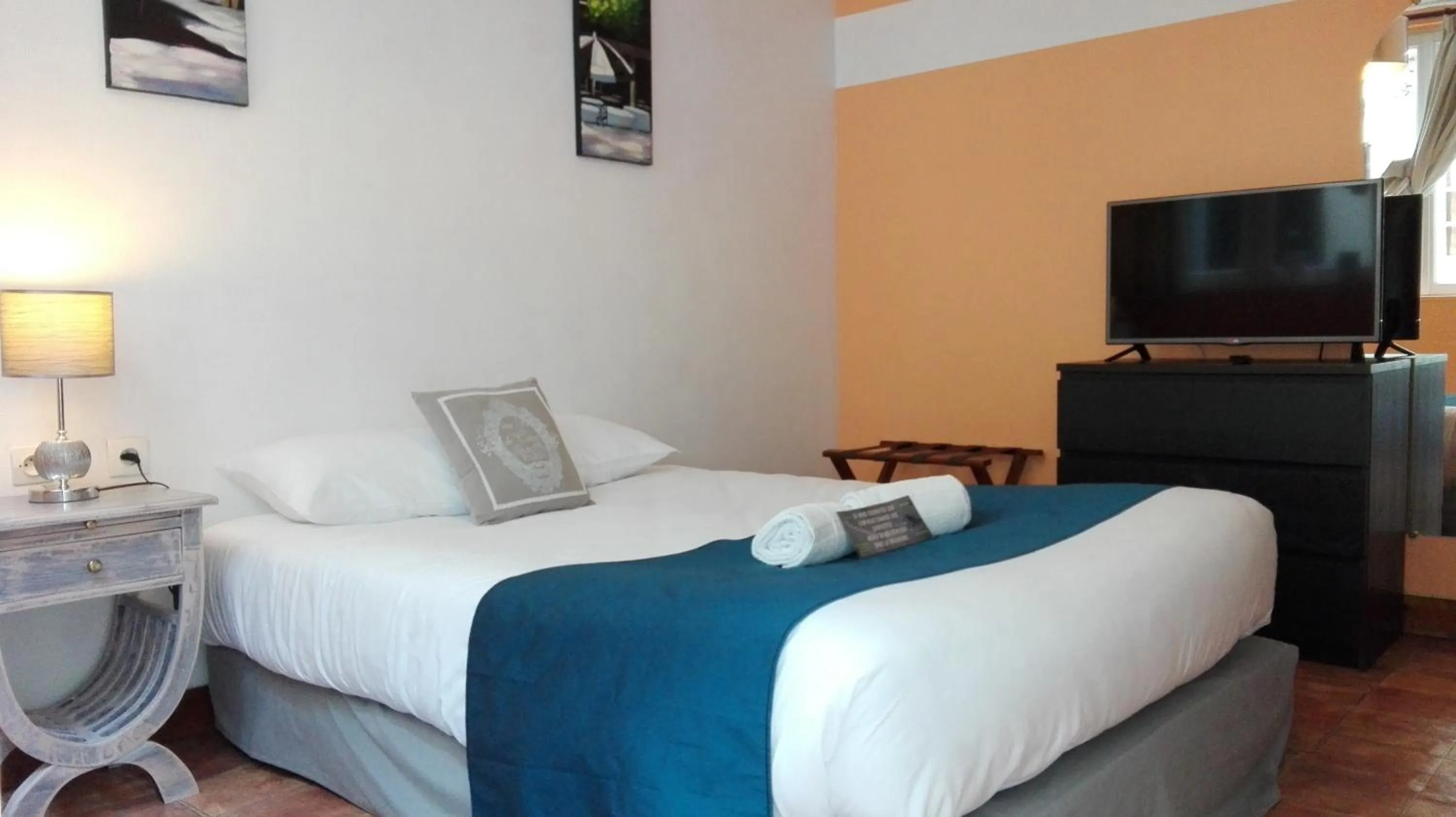 Photo of the whole room, Bed in Hôtel Le Chantilly